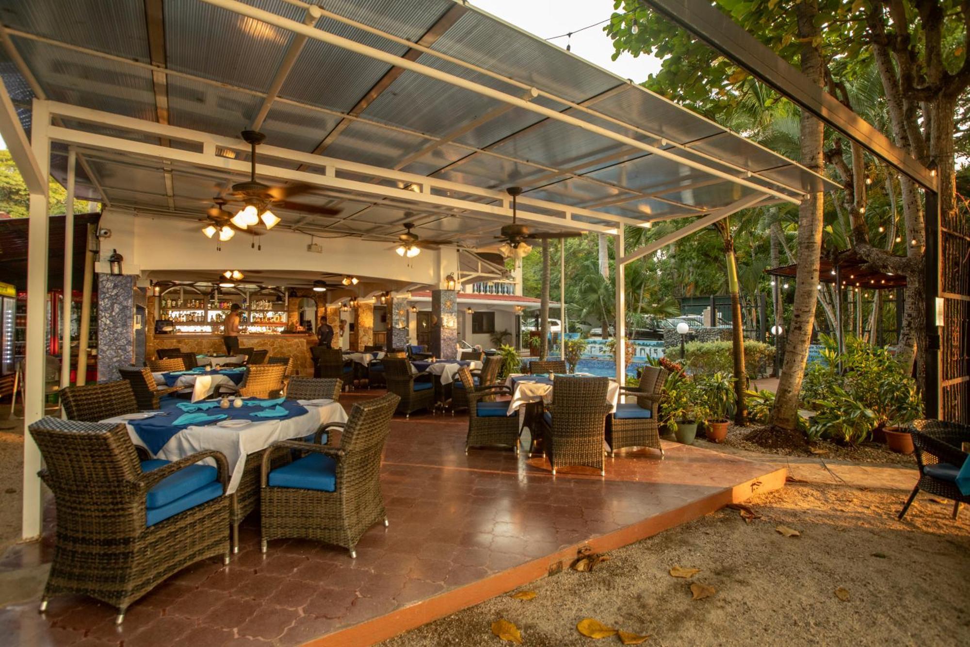El Velero Hotel