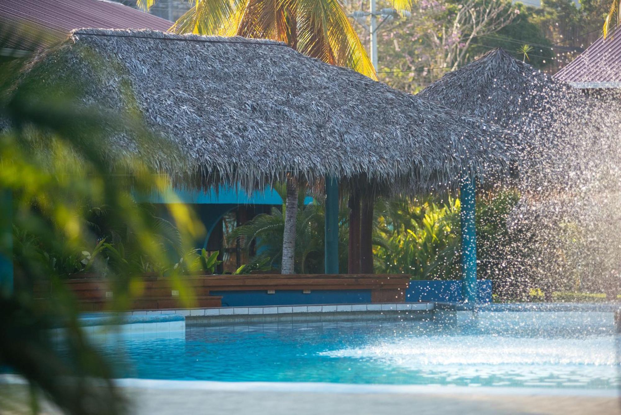 Break & Cr Surf Camp Hotel