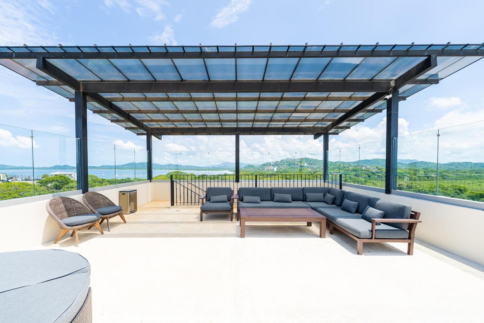 Peninsula 25 *