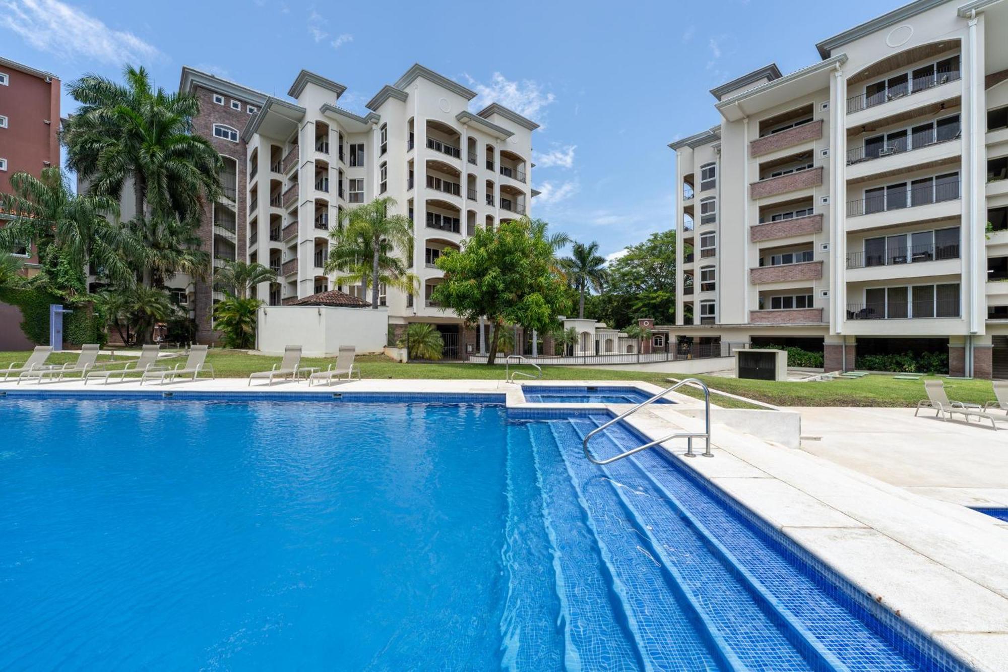Peninsula 25 Apartment *