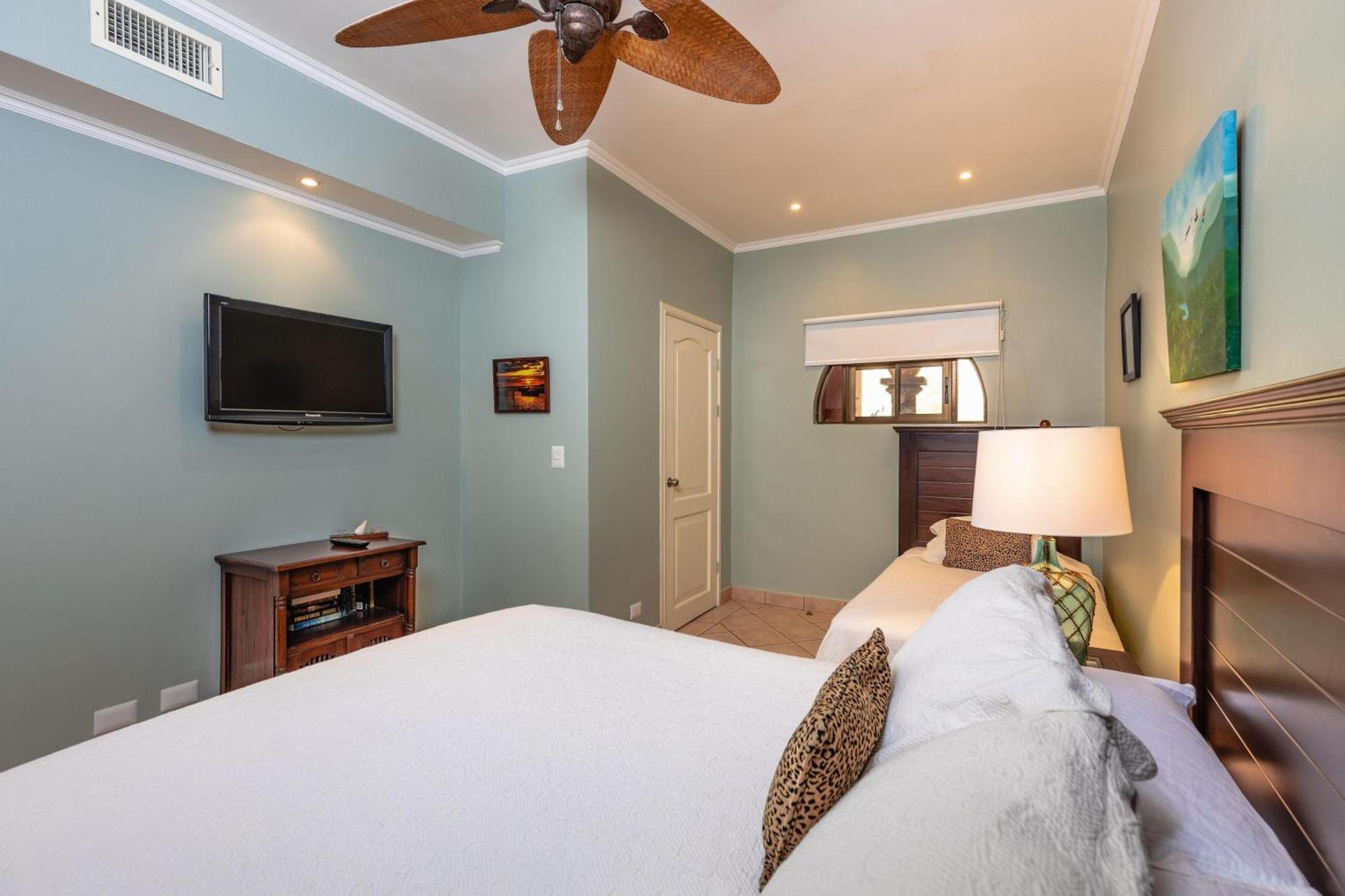 Sunrise 23- 2 Bedroom Ocean View Apartment *