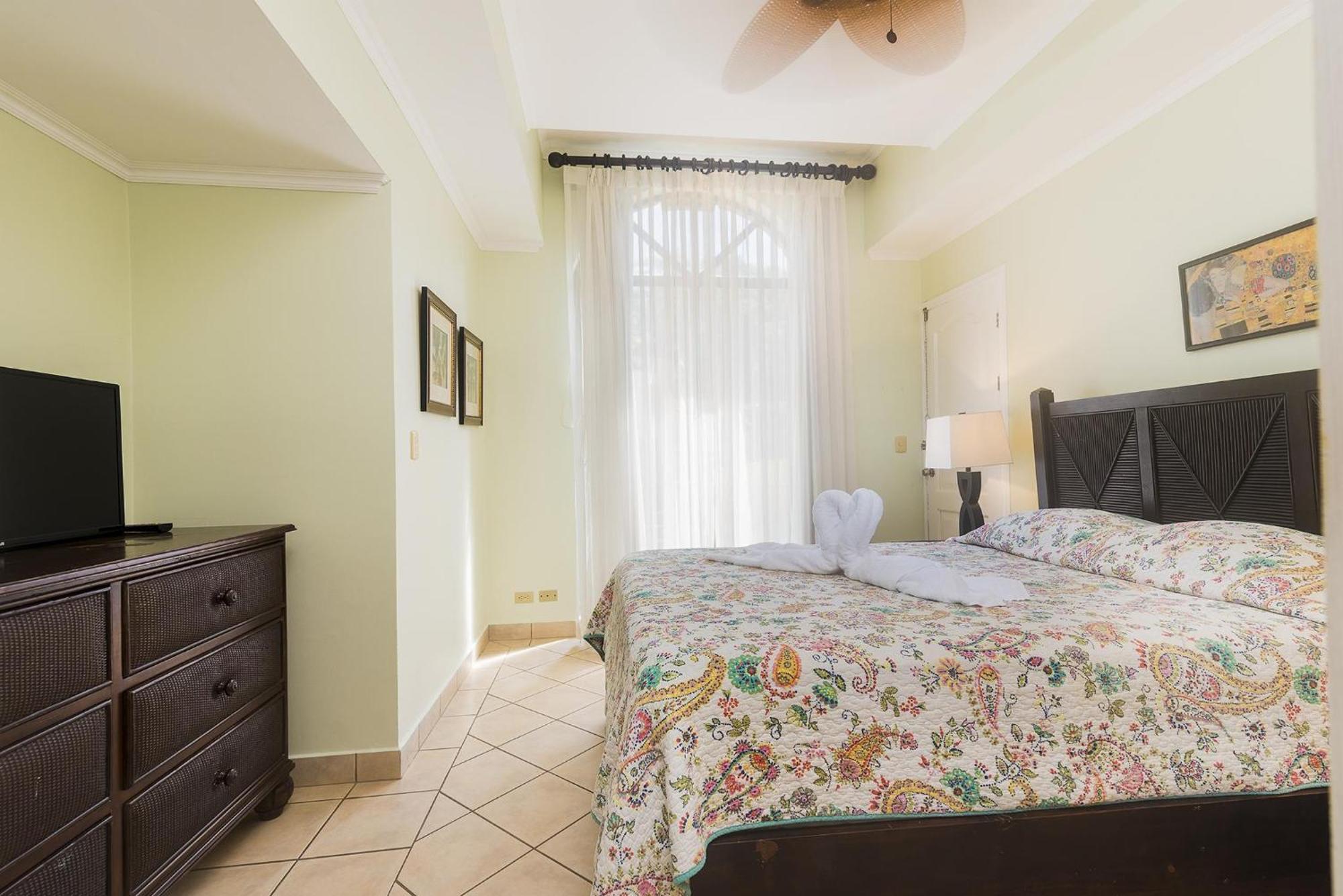 Sunrise 33- 3 Bedroom Poolside *