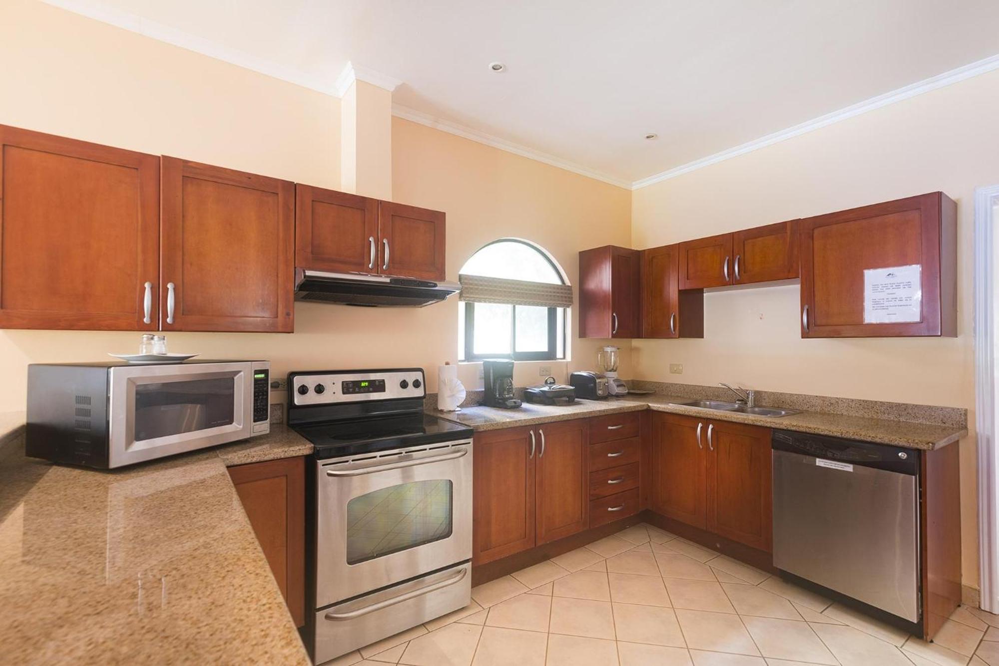 Sunrise 33- 3 Bedroom Poolside *