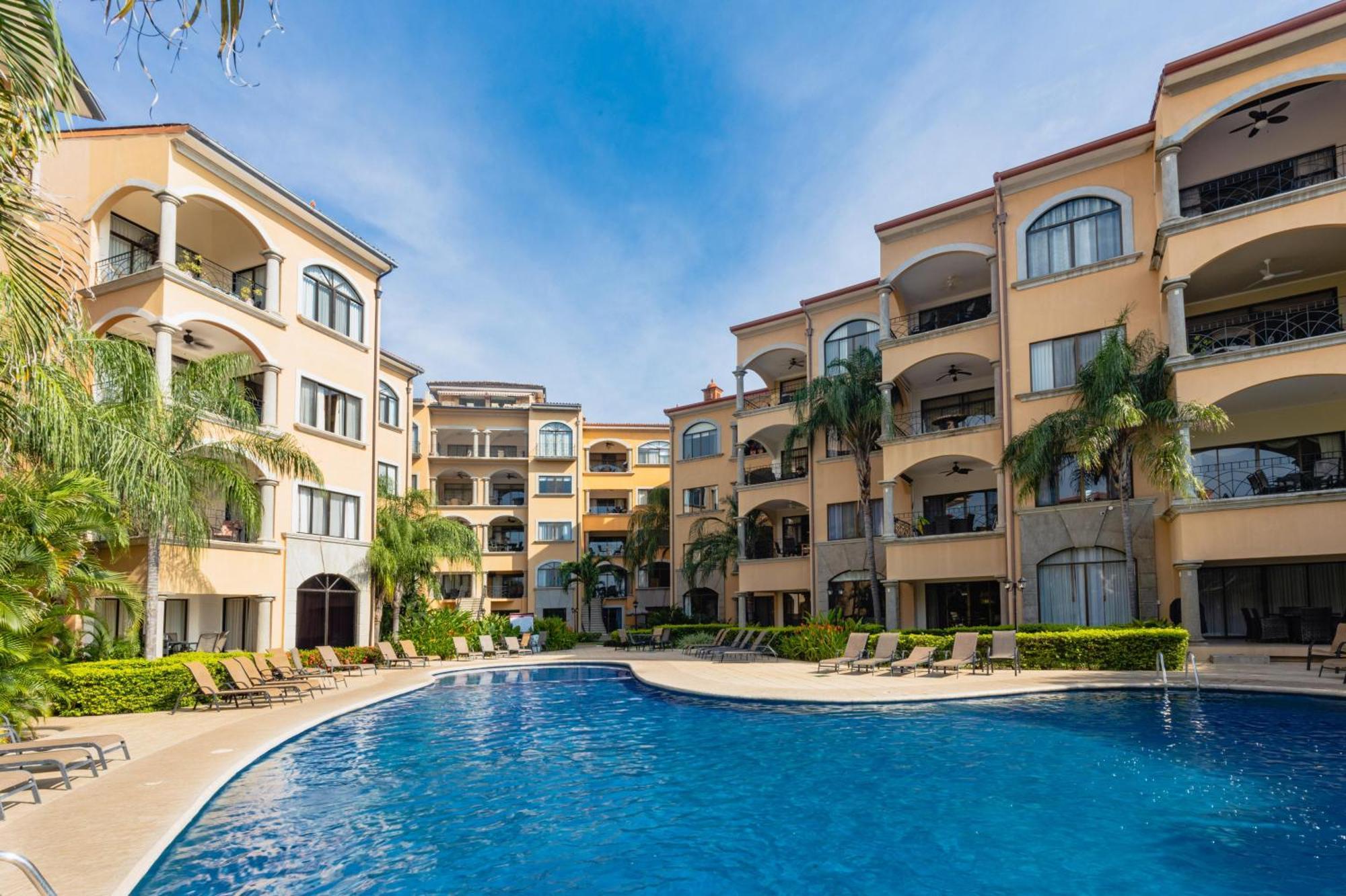 Apartment Sunrise 33- 3 Bedroom Poolside *