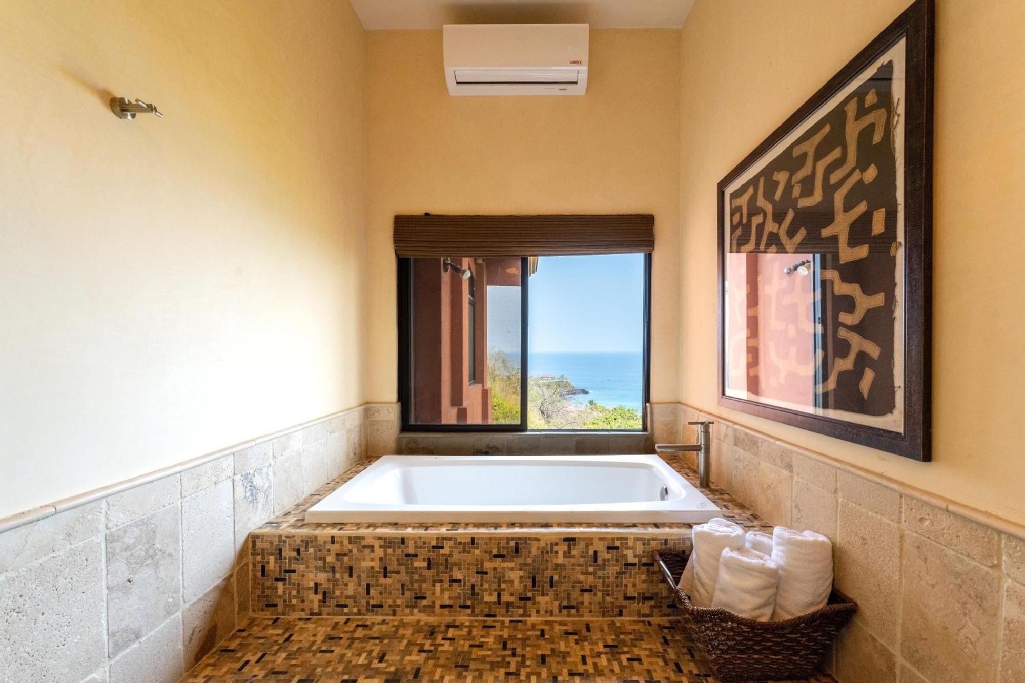 Casa Rosa- Luxury Ocean View 3 Bedroom Holiday home