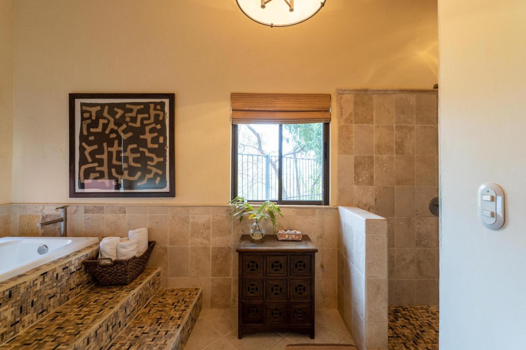 Casa Rosa- Luxury Ocean View 3 Bedroom Holiday home
