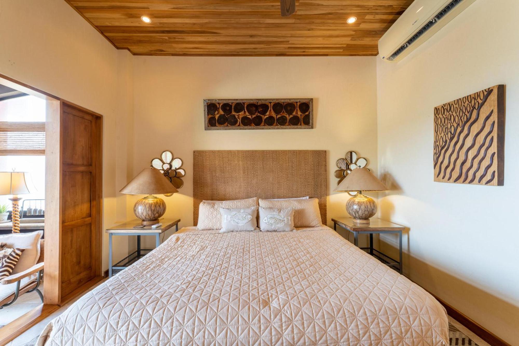 Casa Rosa- Luxury Ocean View 3 Bedroom *