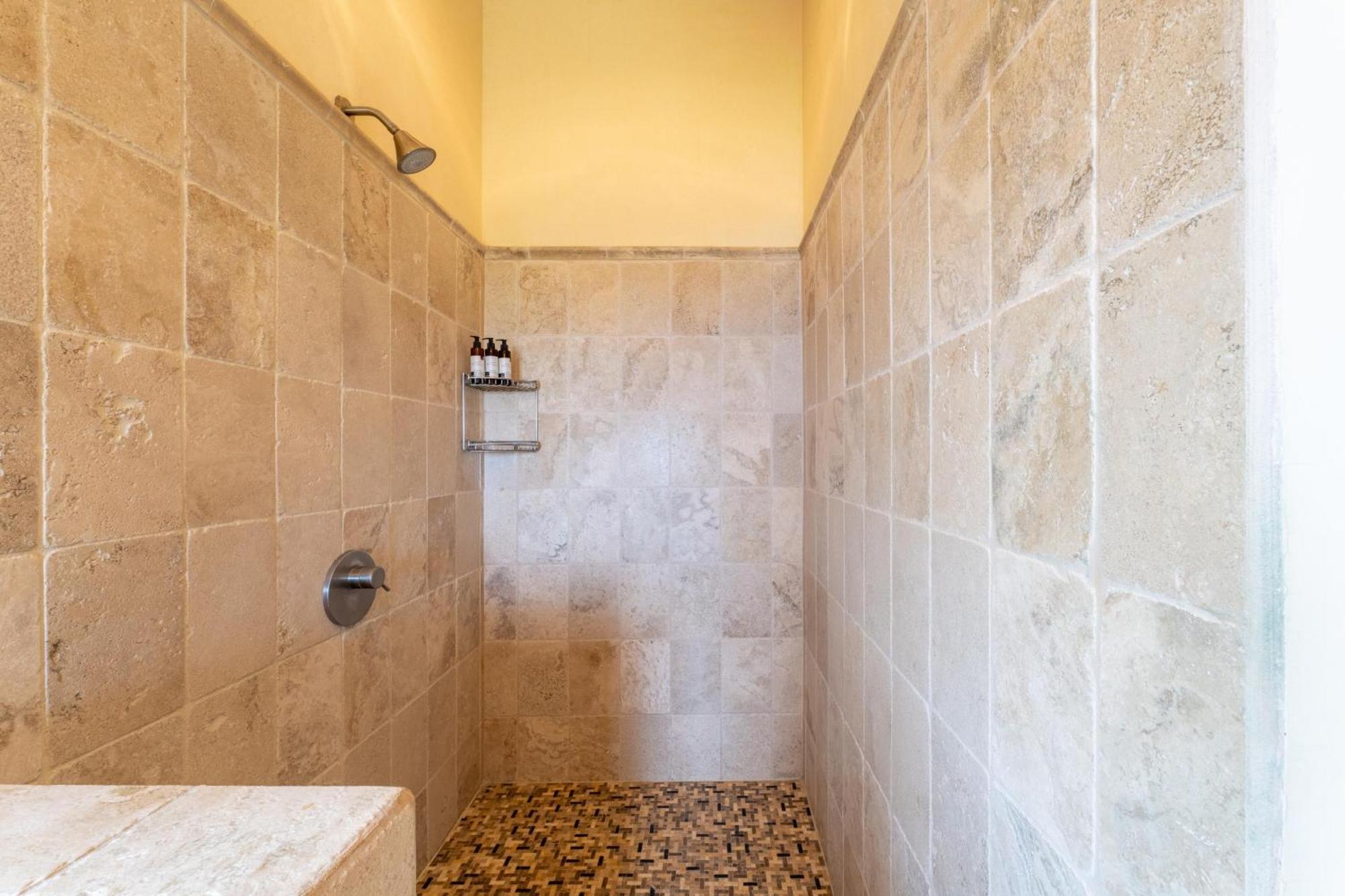 Casa Rosa- Luxury Ocean View 3 Bedroom Holiday home