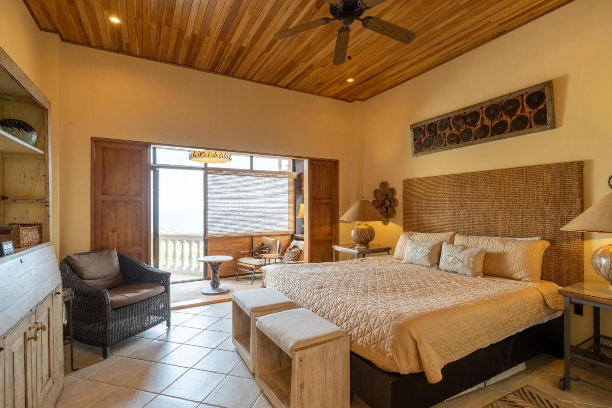 Casa Rosa- Luxury Ocean View 3 Bedroom *
