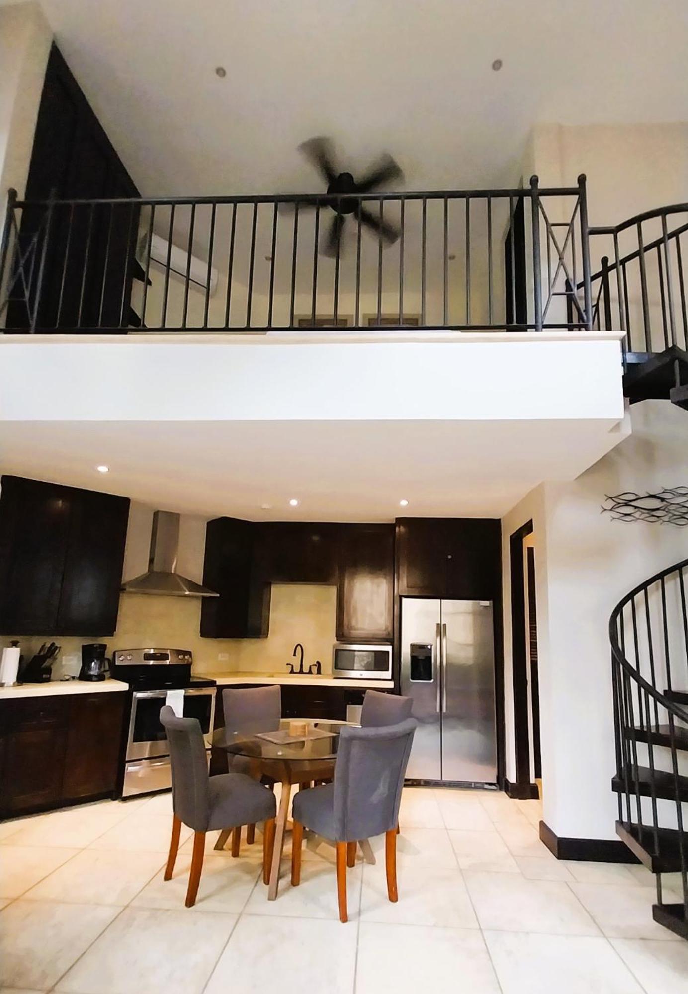 Catalinas Loft - For Up To 4 People Just Steps From The Apartment