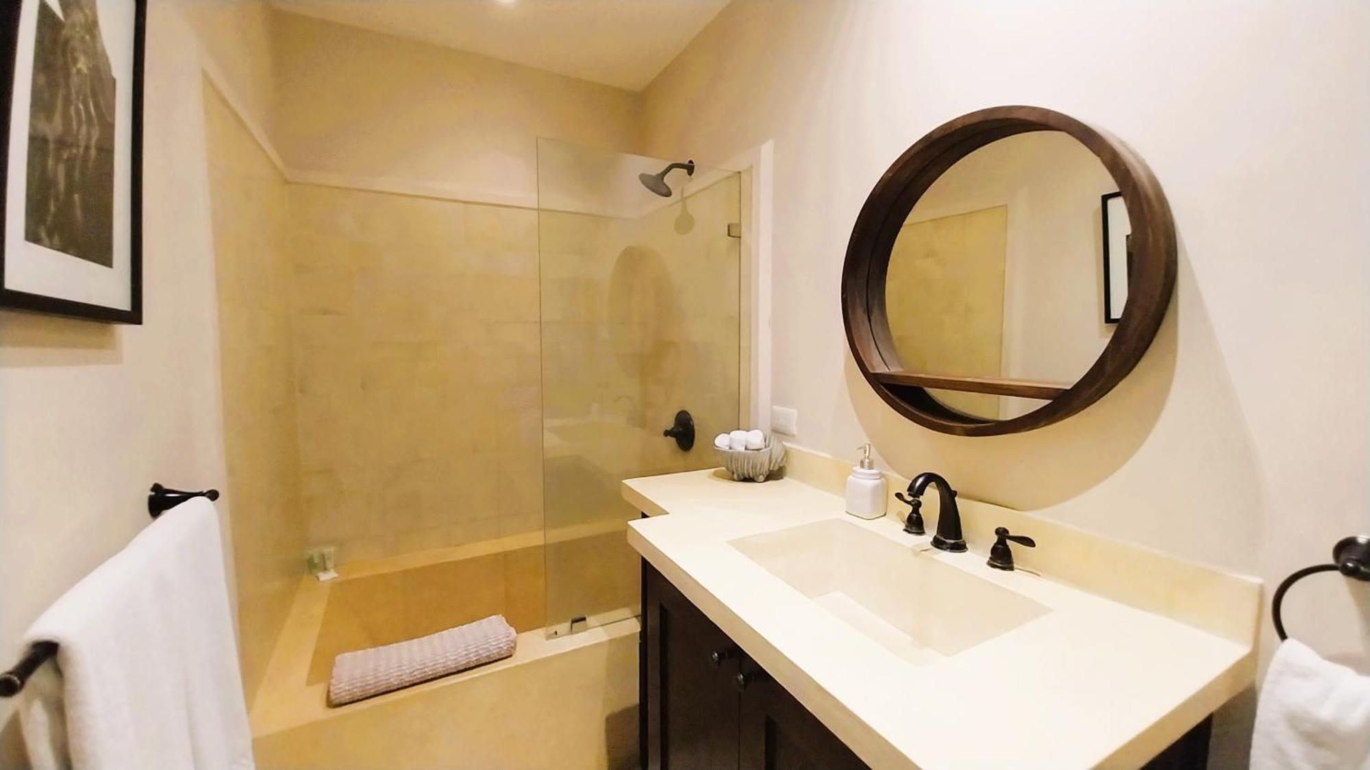 Catalinas Loft - For Up To 4 People Just Steps From The *
