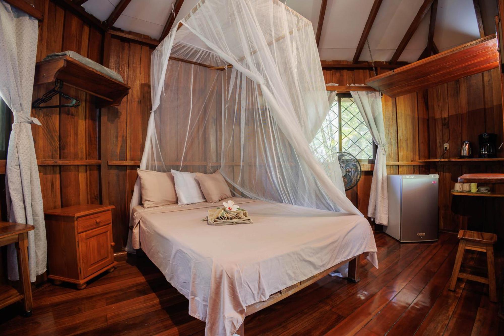 Ache Lodge