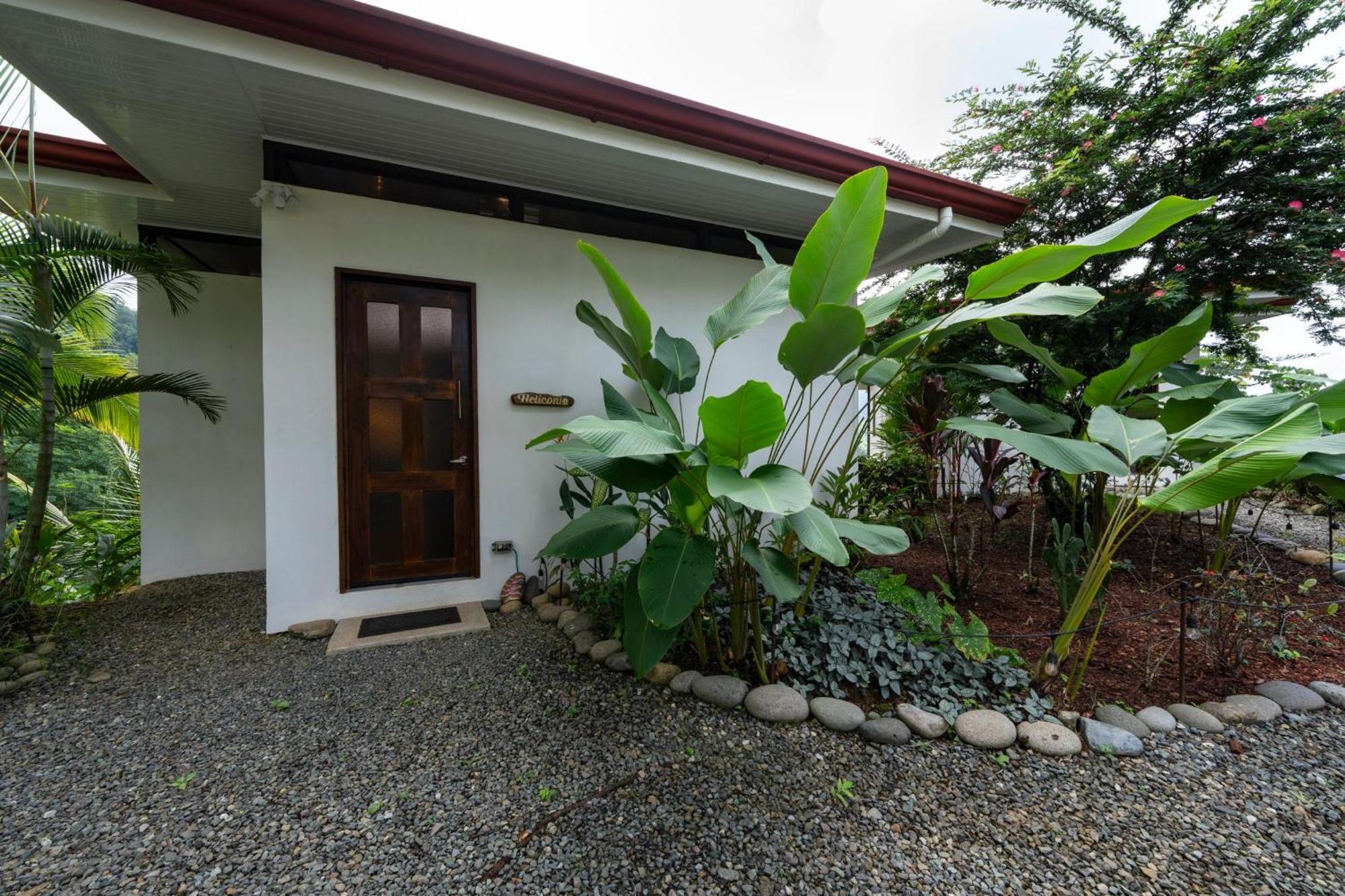 Nature's Edge Boutique * Uvita