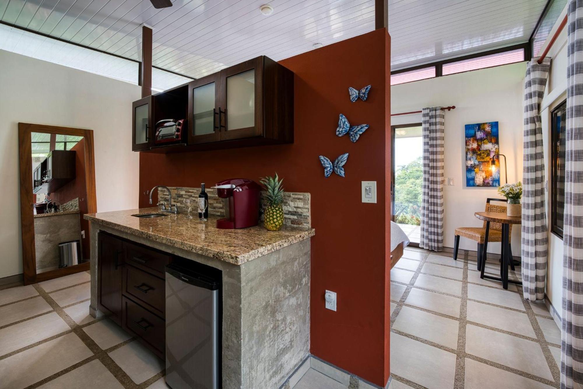 Nature's Edge Boutique * Uvita