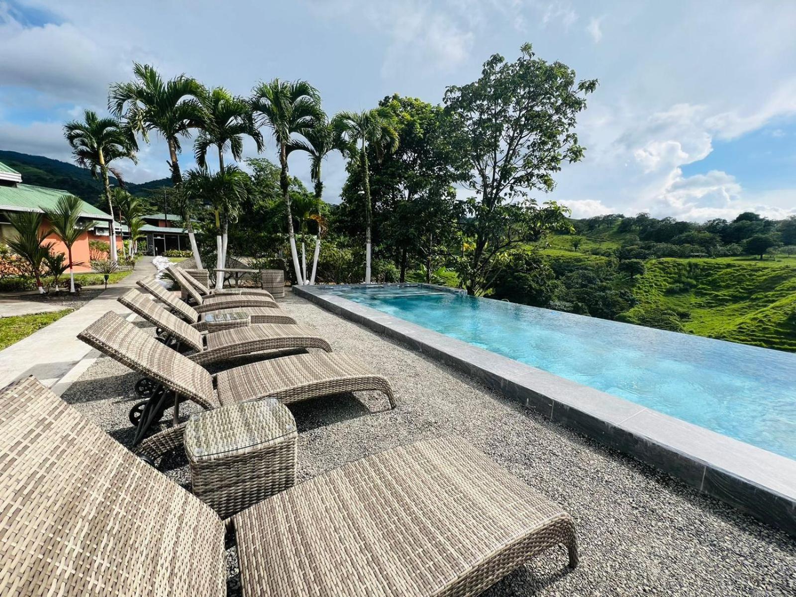 Chateau Arenal & Restaurante Hotel
