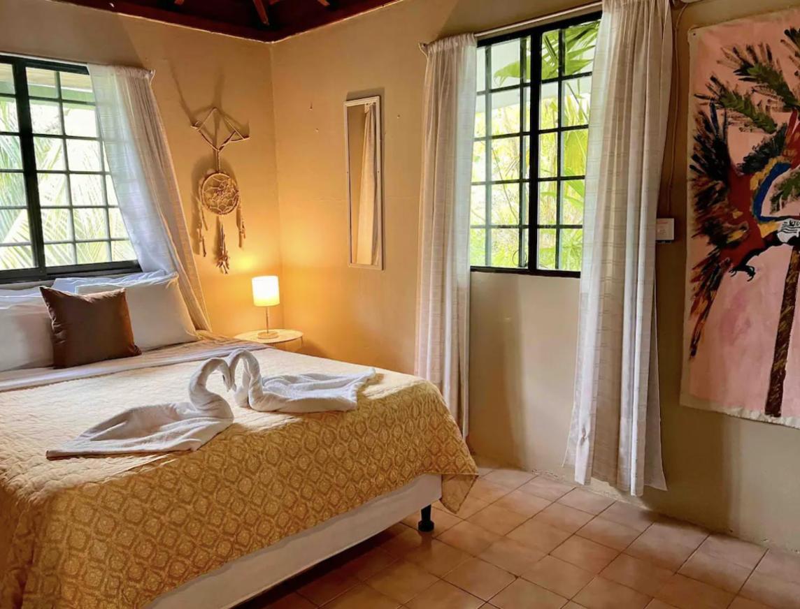 Mizaru Ocean View Manuel Antonio Bed & Breakfast