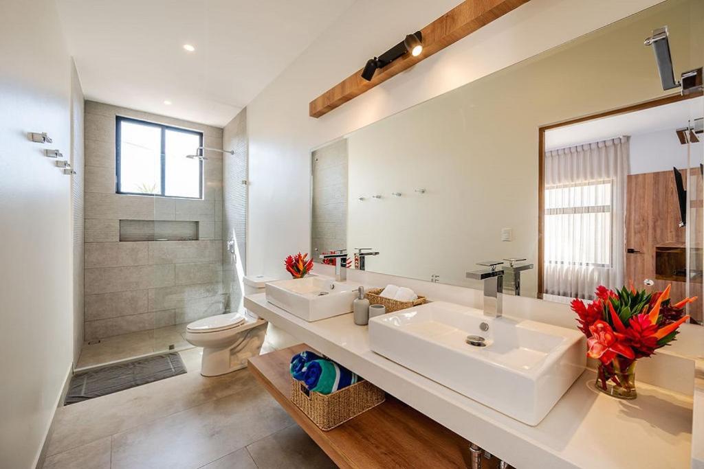 Apartment Beach, Prime Location, Fantastic Watersalt Pool & Cold Plunge, Family & Friends