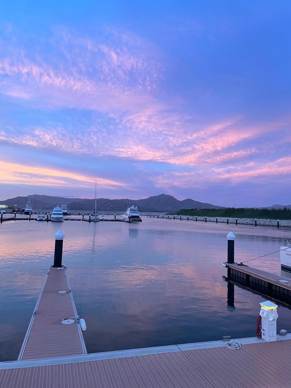 Beach, Prime Location, Fantastic Watersalt Pool & Cold Plunge, Family & Friends Apartment