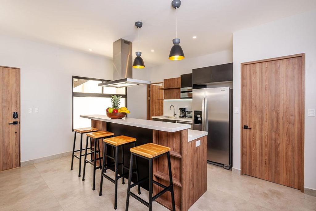 Beach, Prime Location, Fantastic Watersalt Pool & Cold Plunge, Family & Friends Apartment *