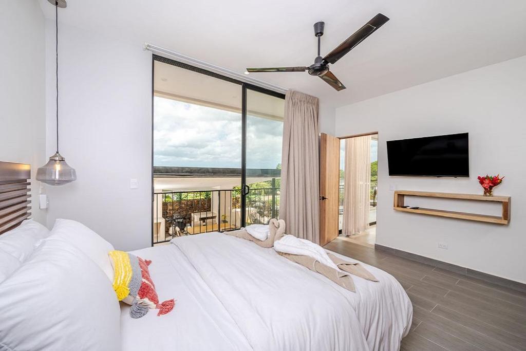 Apartment Beach, Prime Location, Fantastic Watersalt Pool & Cold Plunge, Family & Friends *