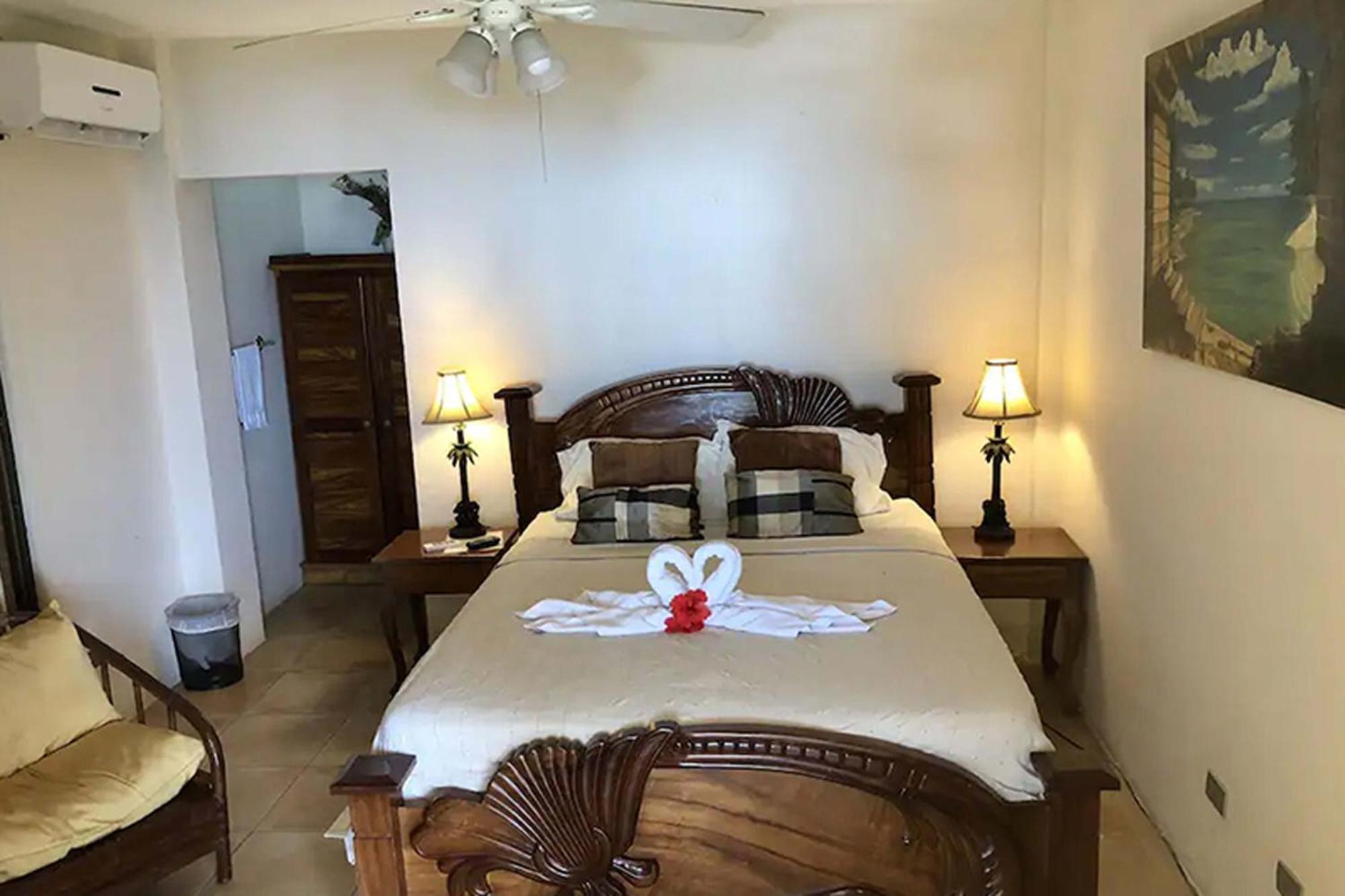 Hotel Mango Moon
