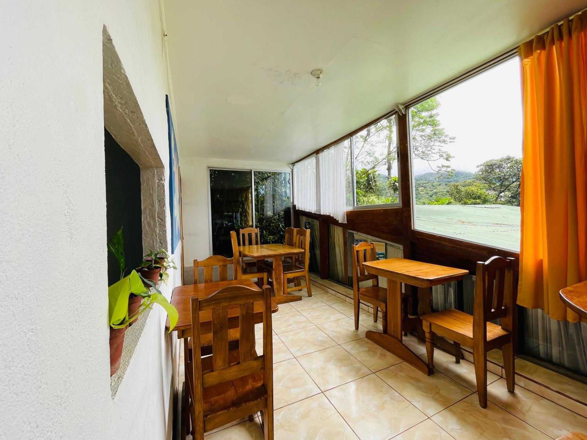 Bed & Breakfast Cabinas Nuestra Kasa