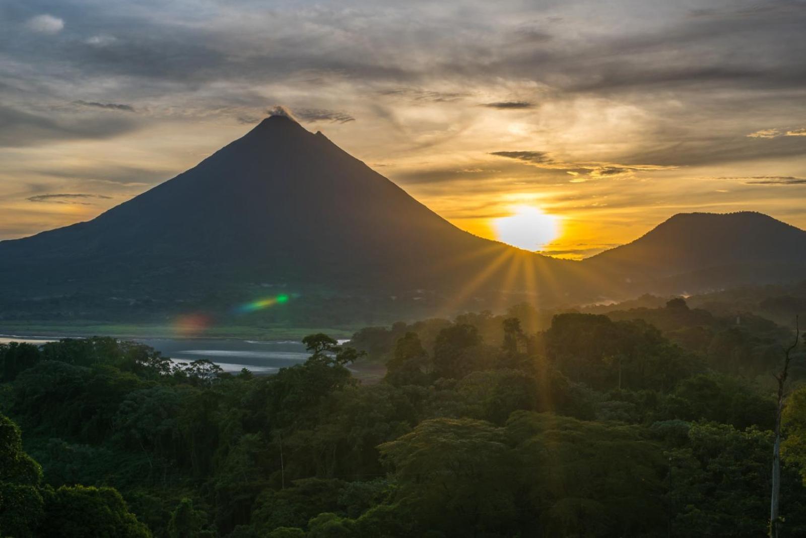 Lodge Essence Arenal & Yoga *