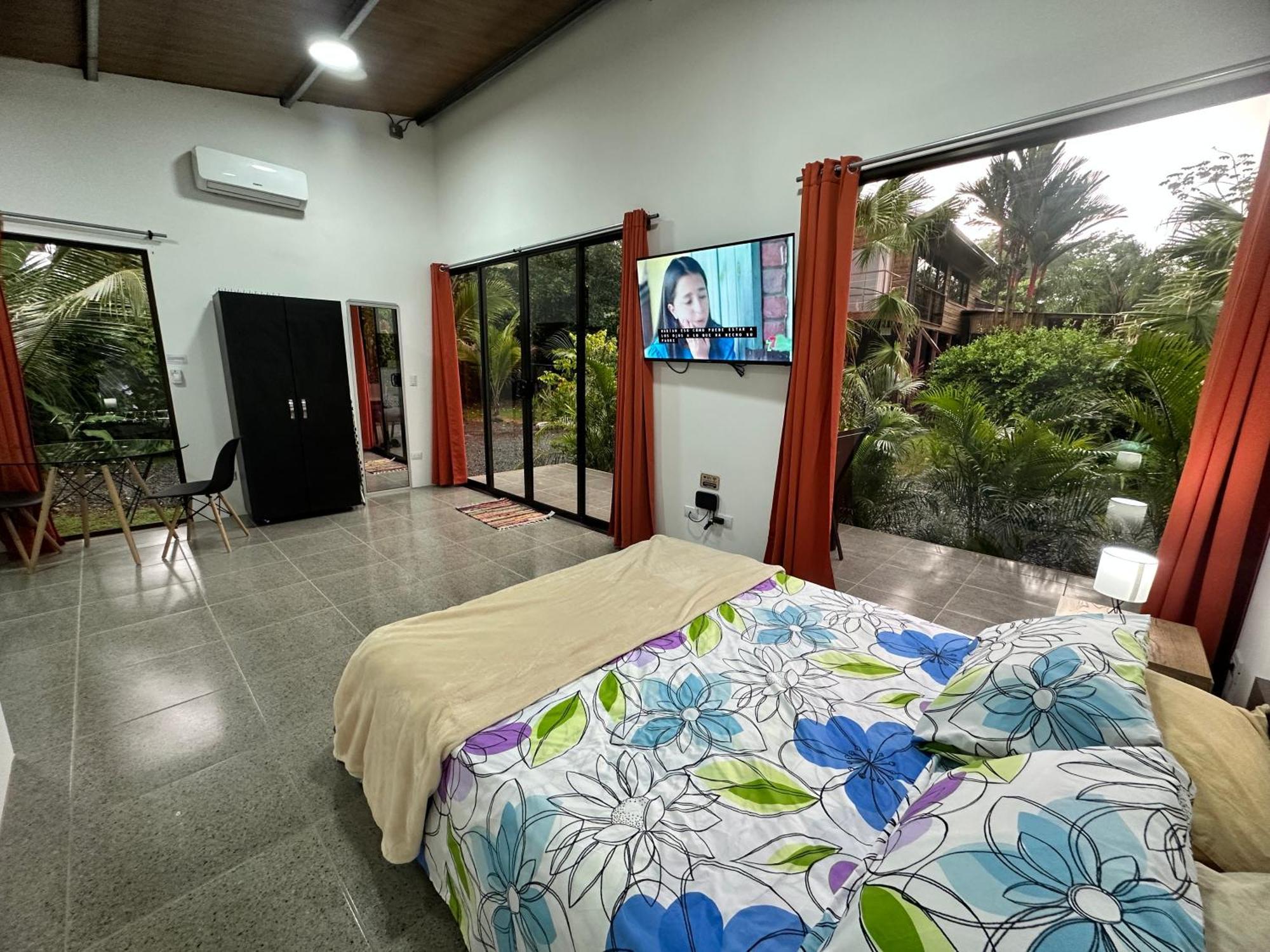 Oasis Retreat With And Holiday home *