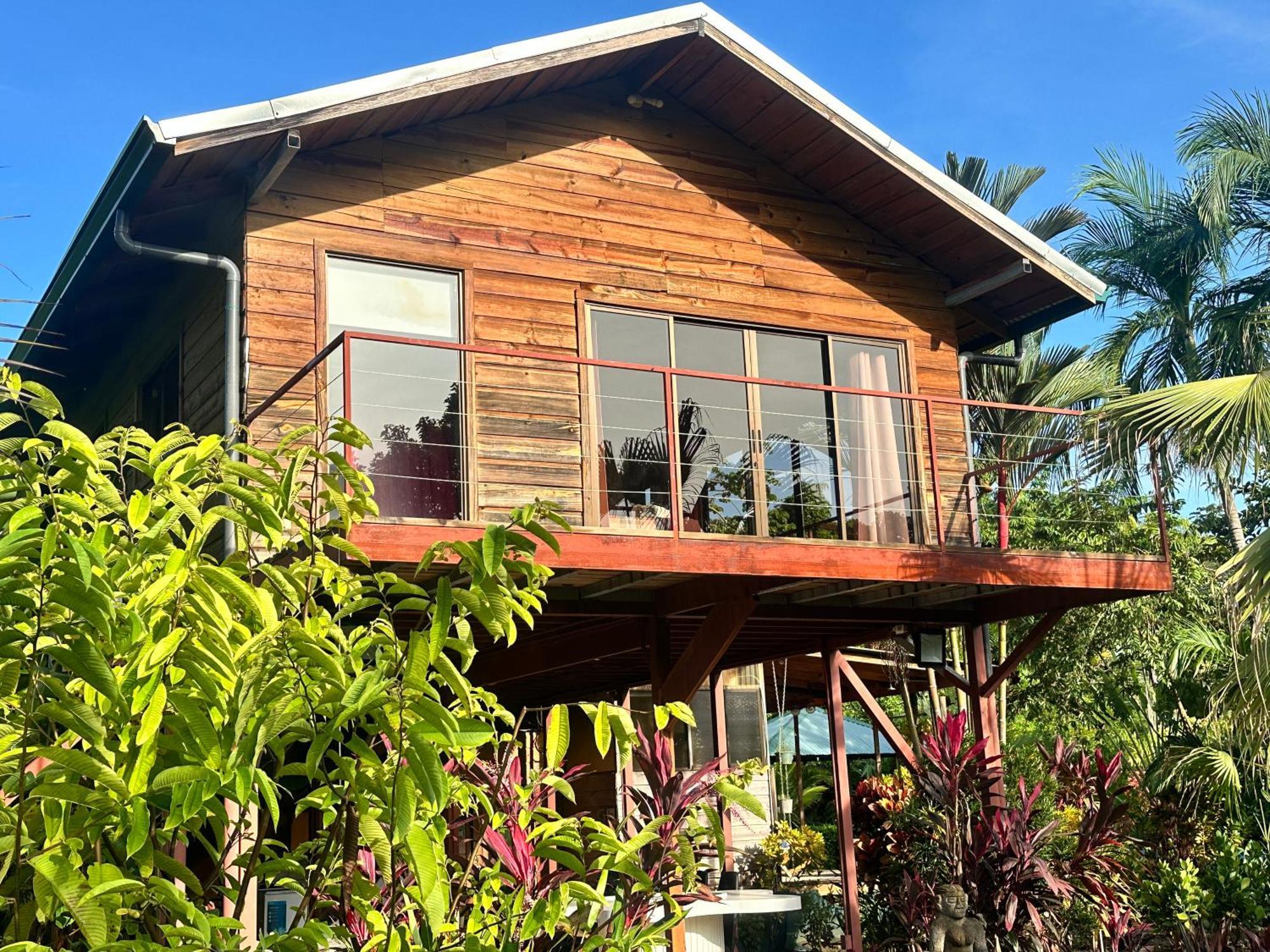 Oasis Retreat With And Uvita