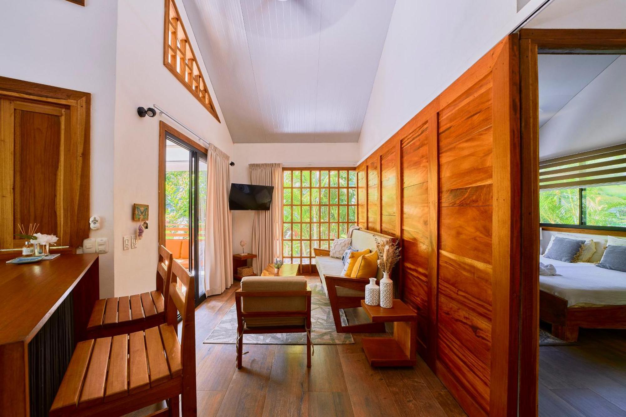 Dragonfly Beachfront Villas-adult Only Resort *