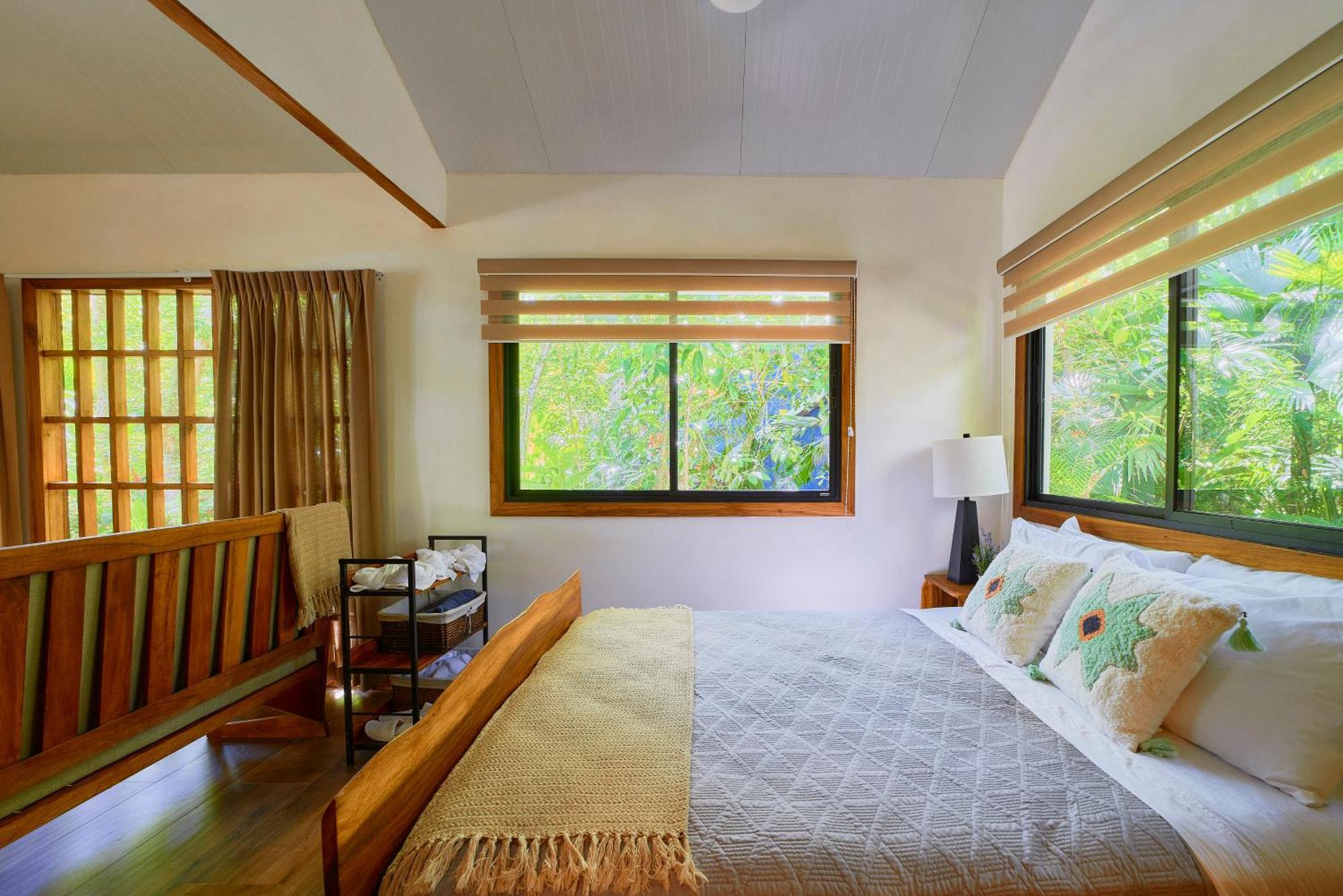 Dragonfly Beachfront Villas-adult Only