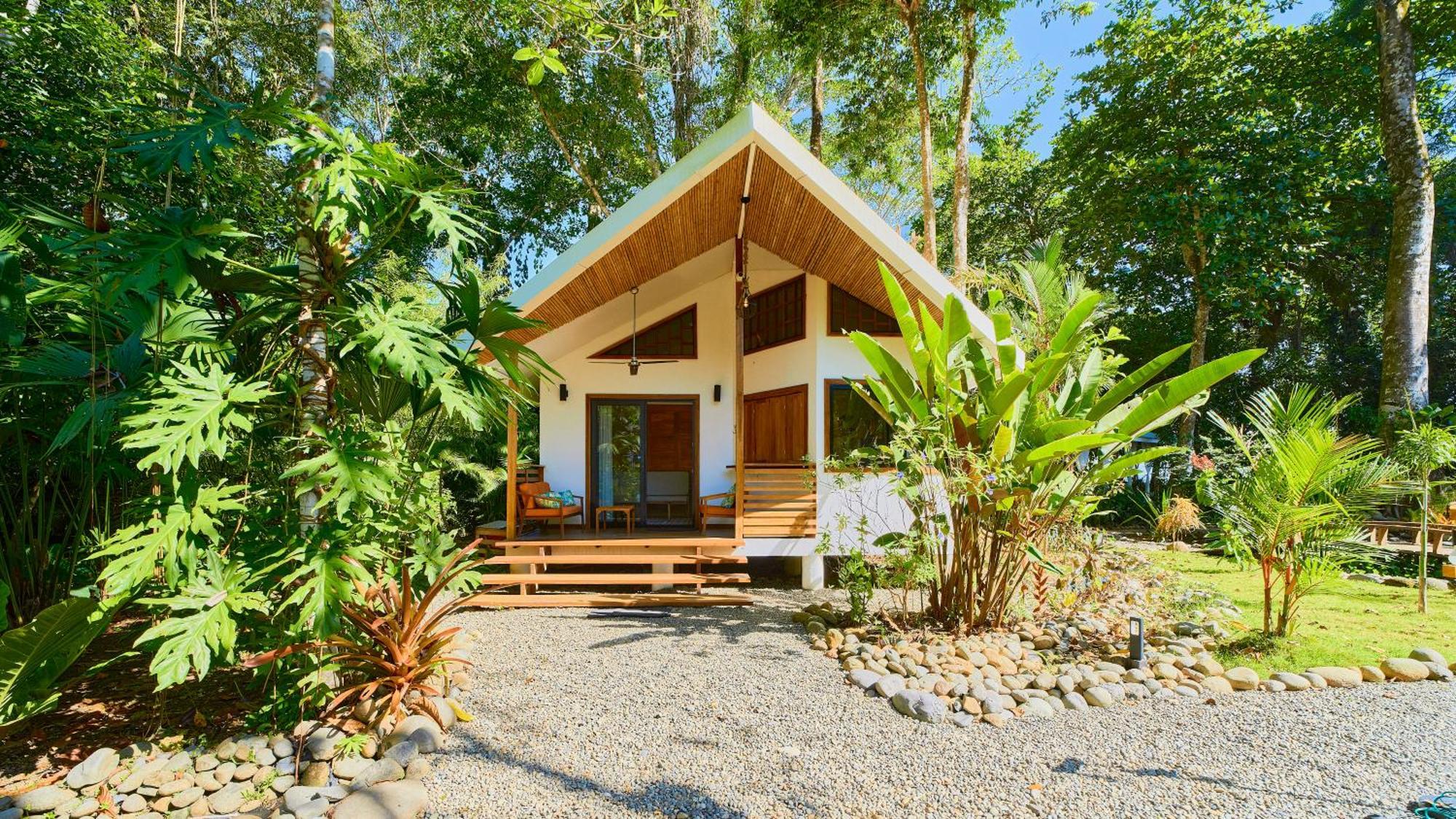 Dragonfly Beachfront Villas-adult Only