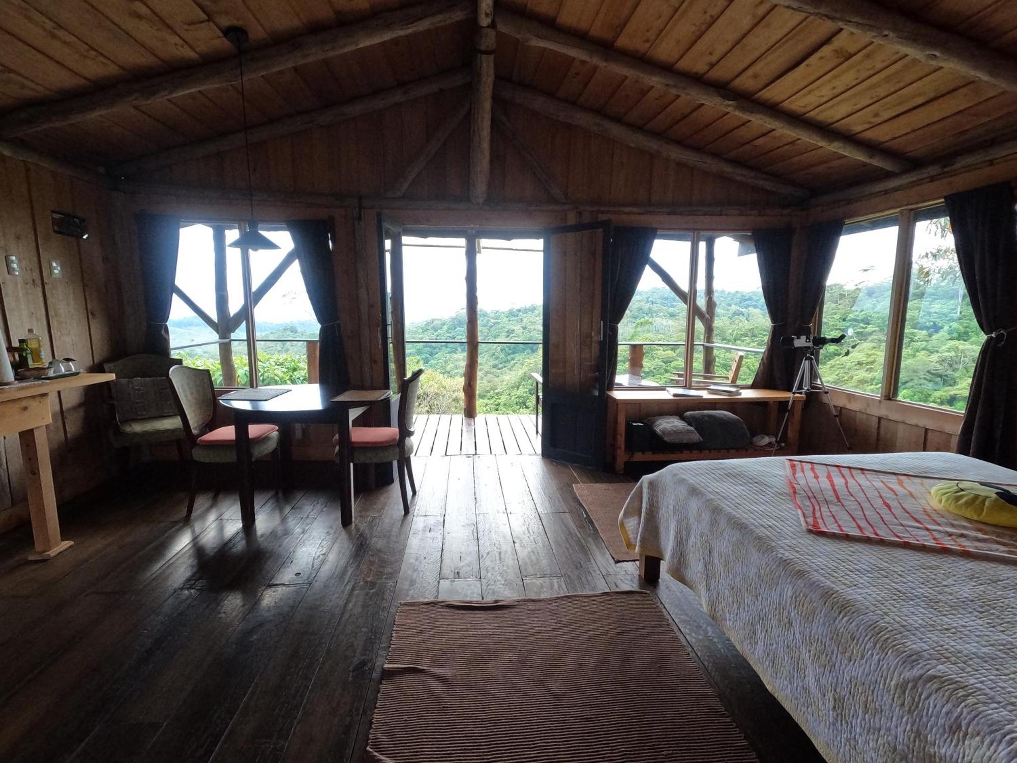 Reventazon River Mountain Ranch Bed & Breakfast