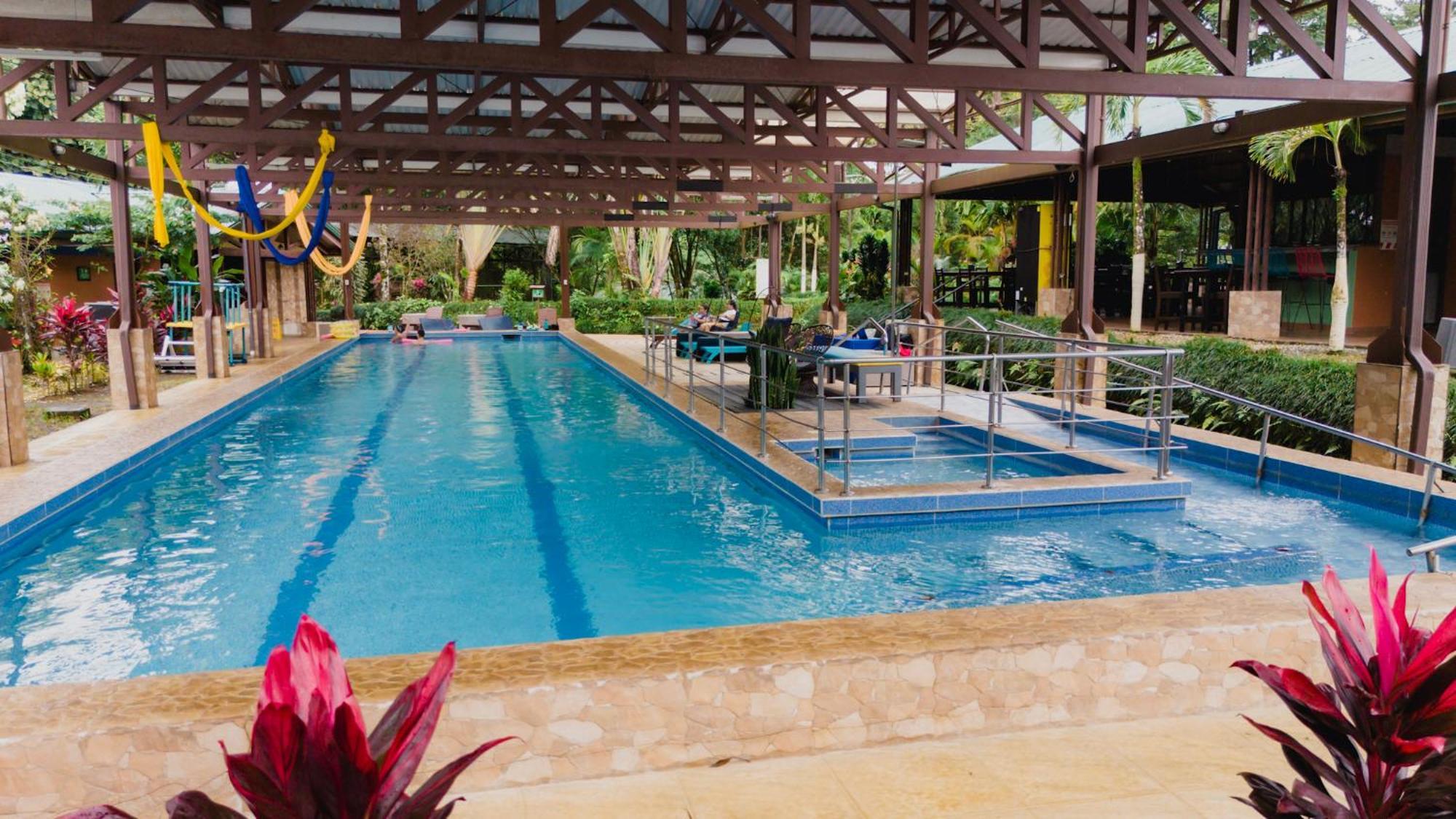Avita Hotel *