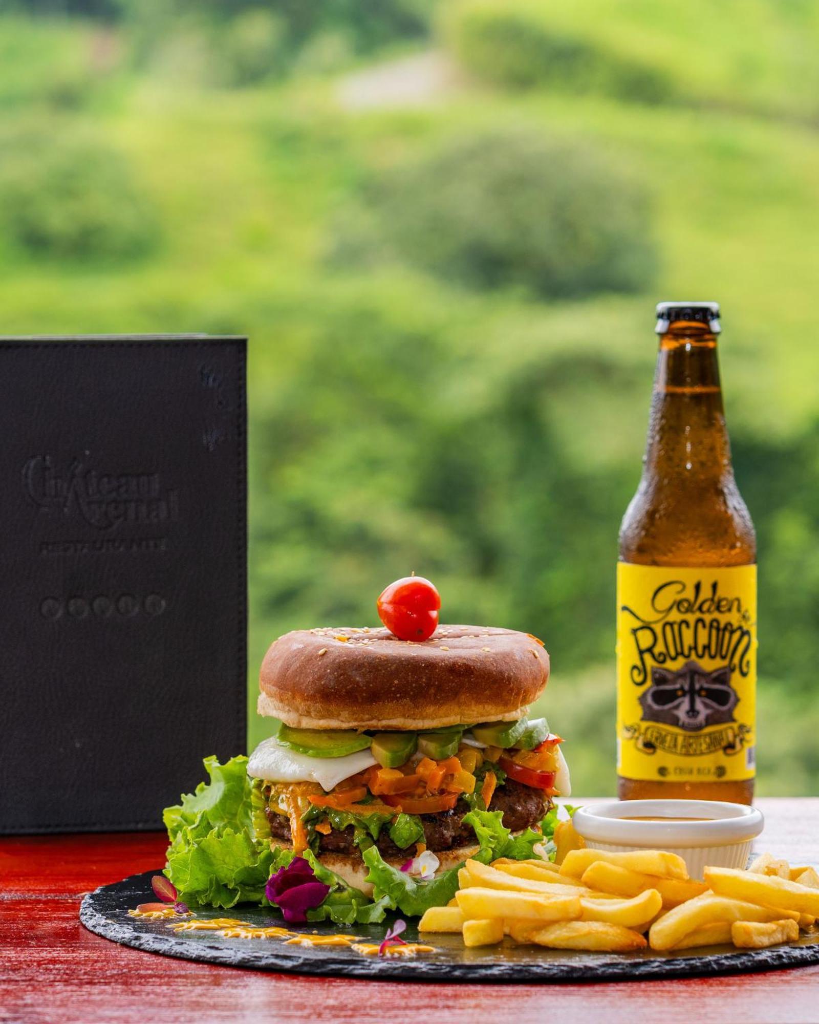 Chateau Arenal & Restaurante Hotel