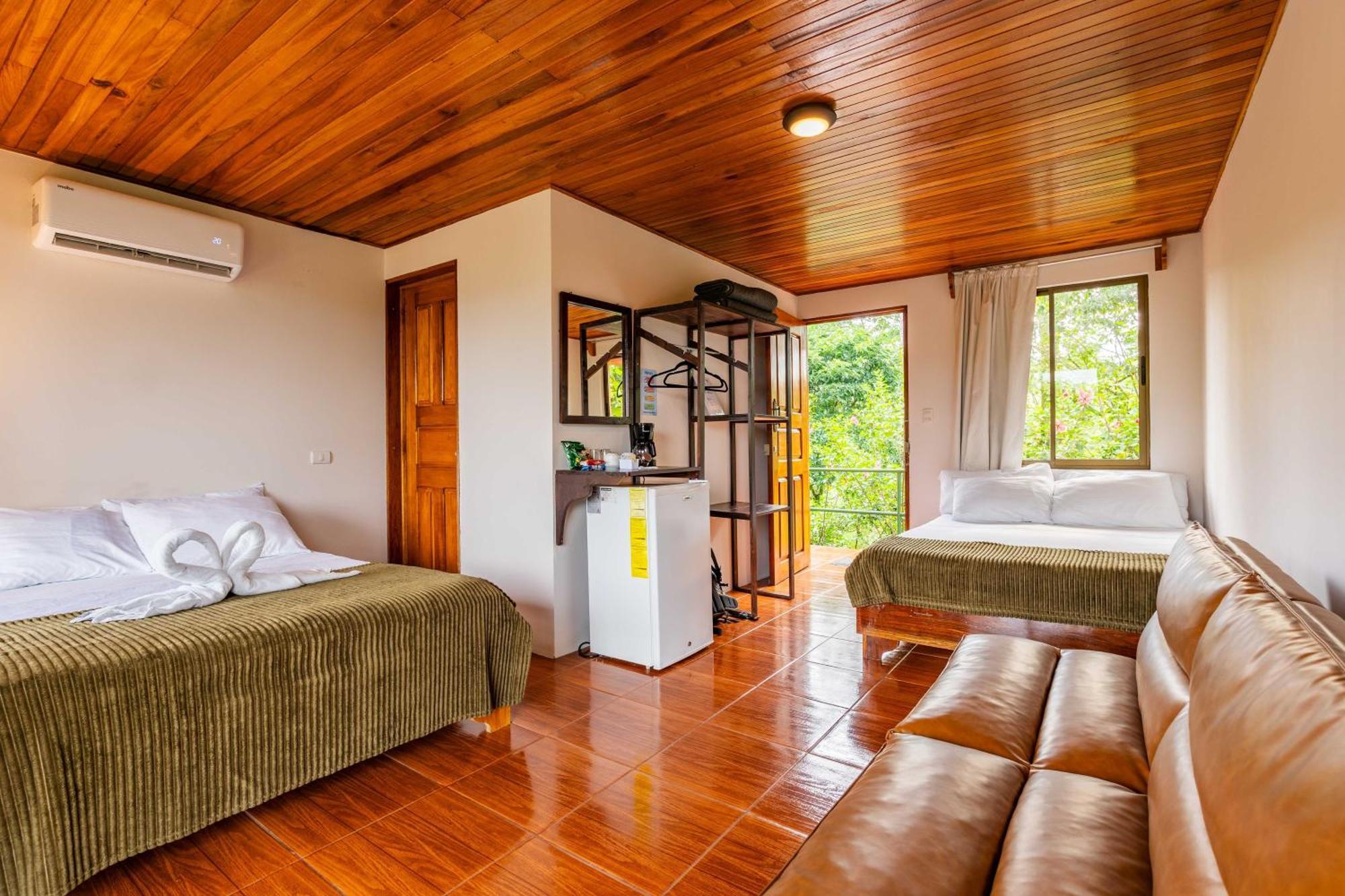 Chateau Arenal & Restaurante Hotel