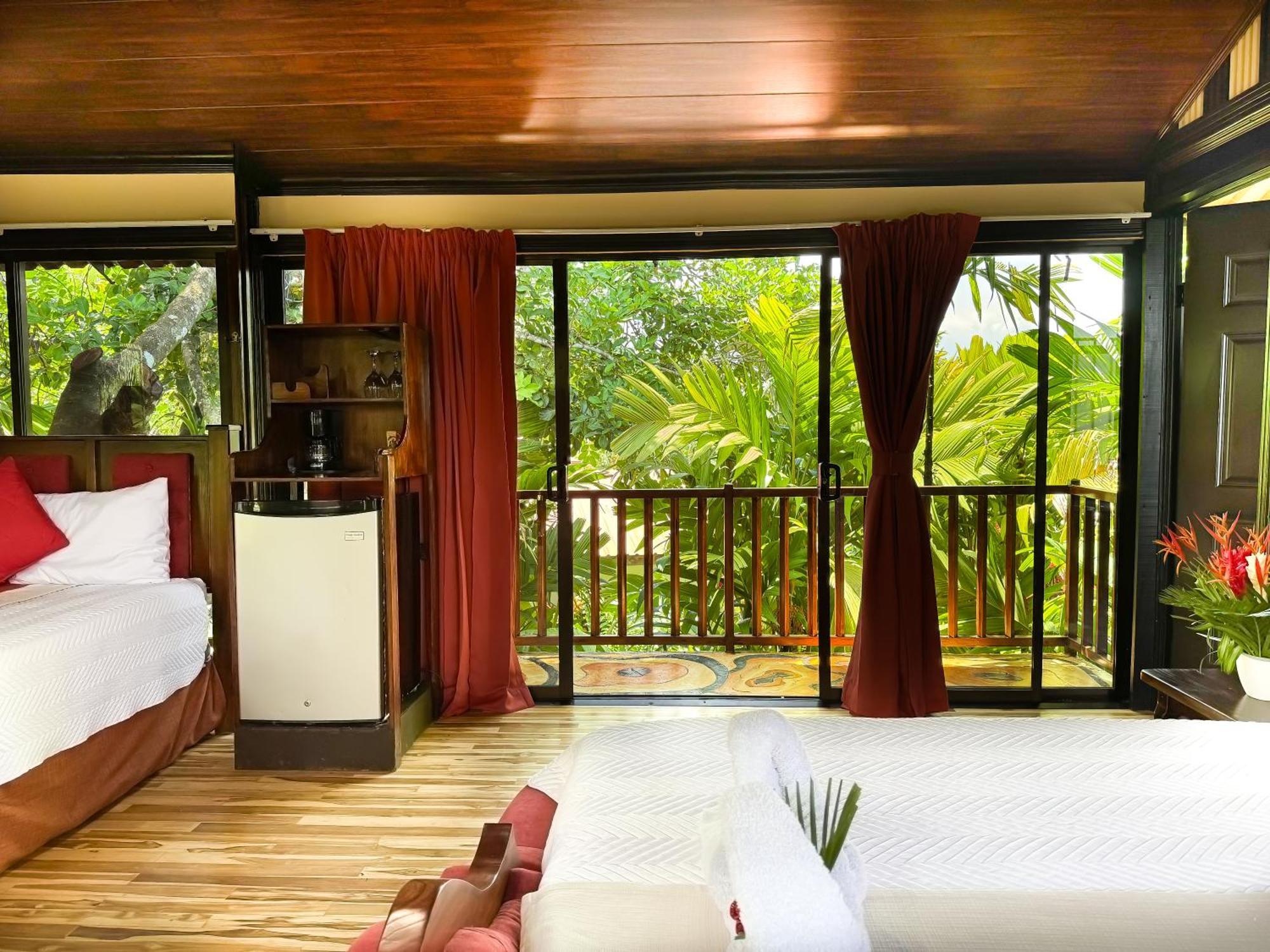 Hotel Heliconias Nature & Hot Springs
