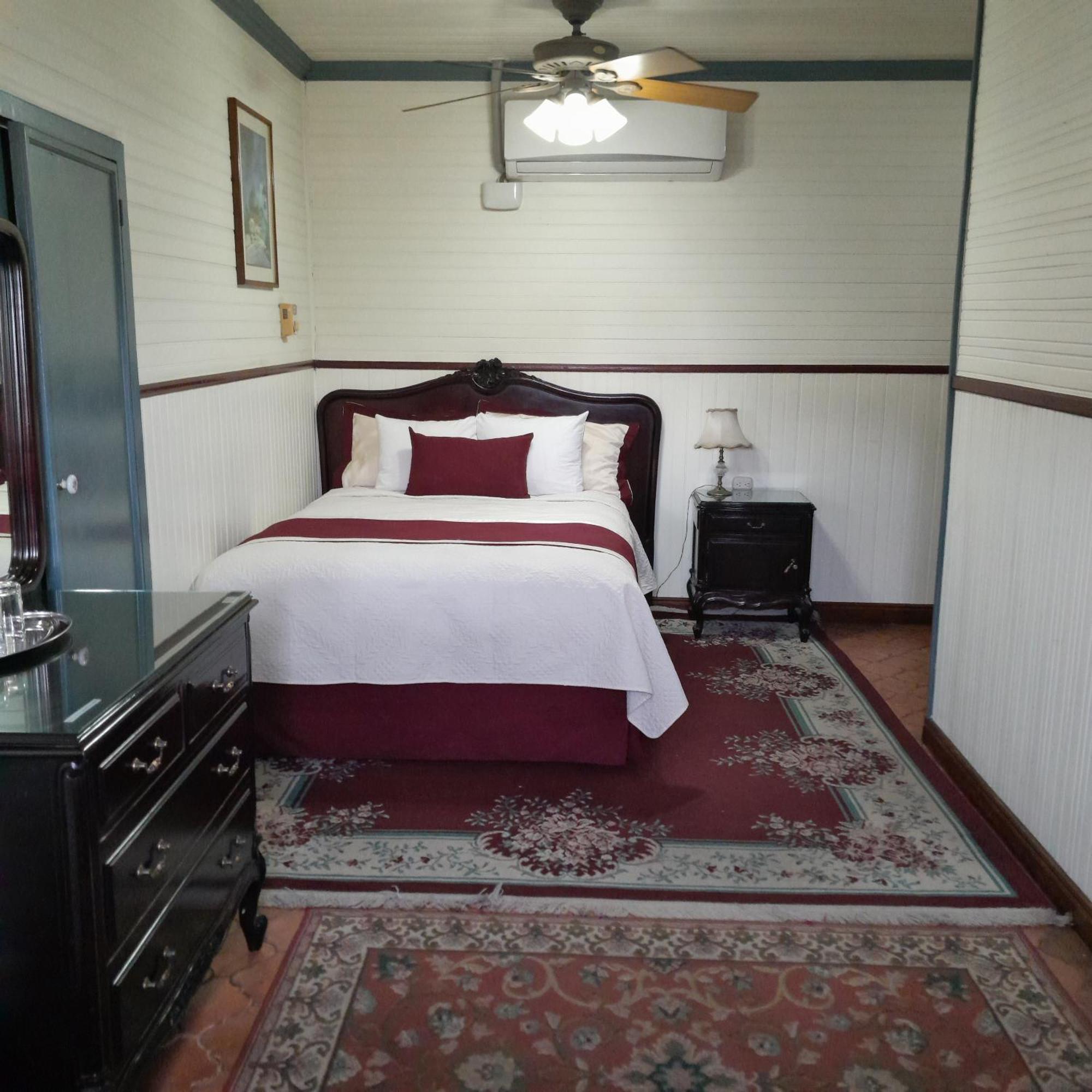 Hotel Santo Tomas / Historical Property