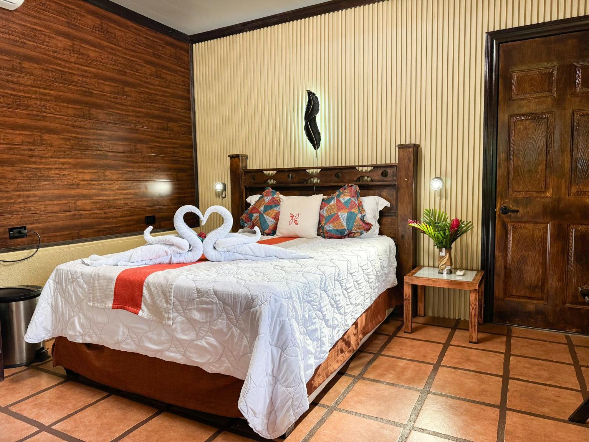 Heliconias Nature & Hot Springs Hotel