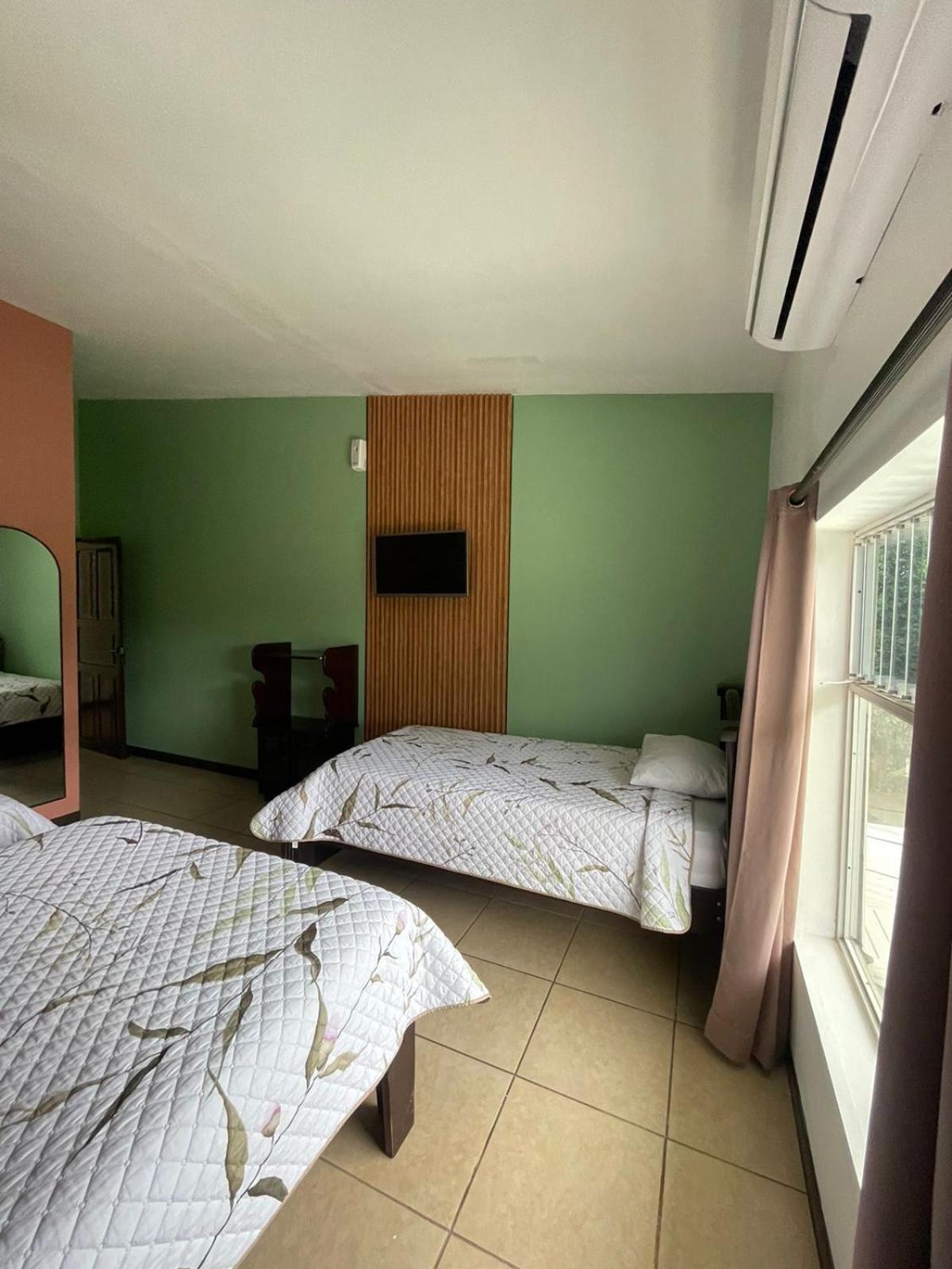 Mi Linda Tierra Hotel