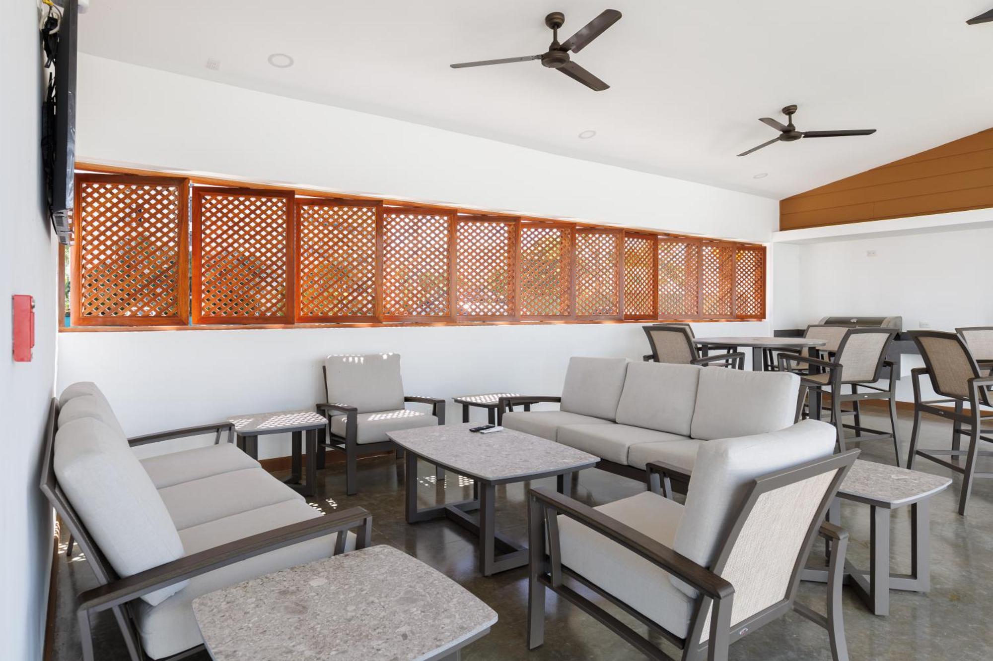 Apartment Casago 0701a, Brand New Stunning Ocean View Nature Inspired