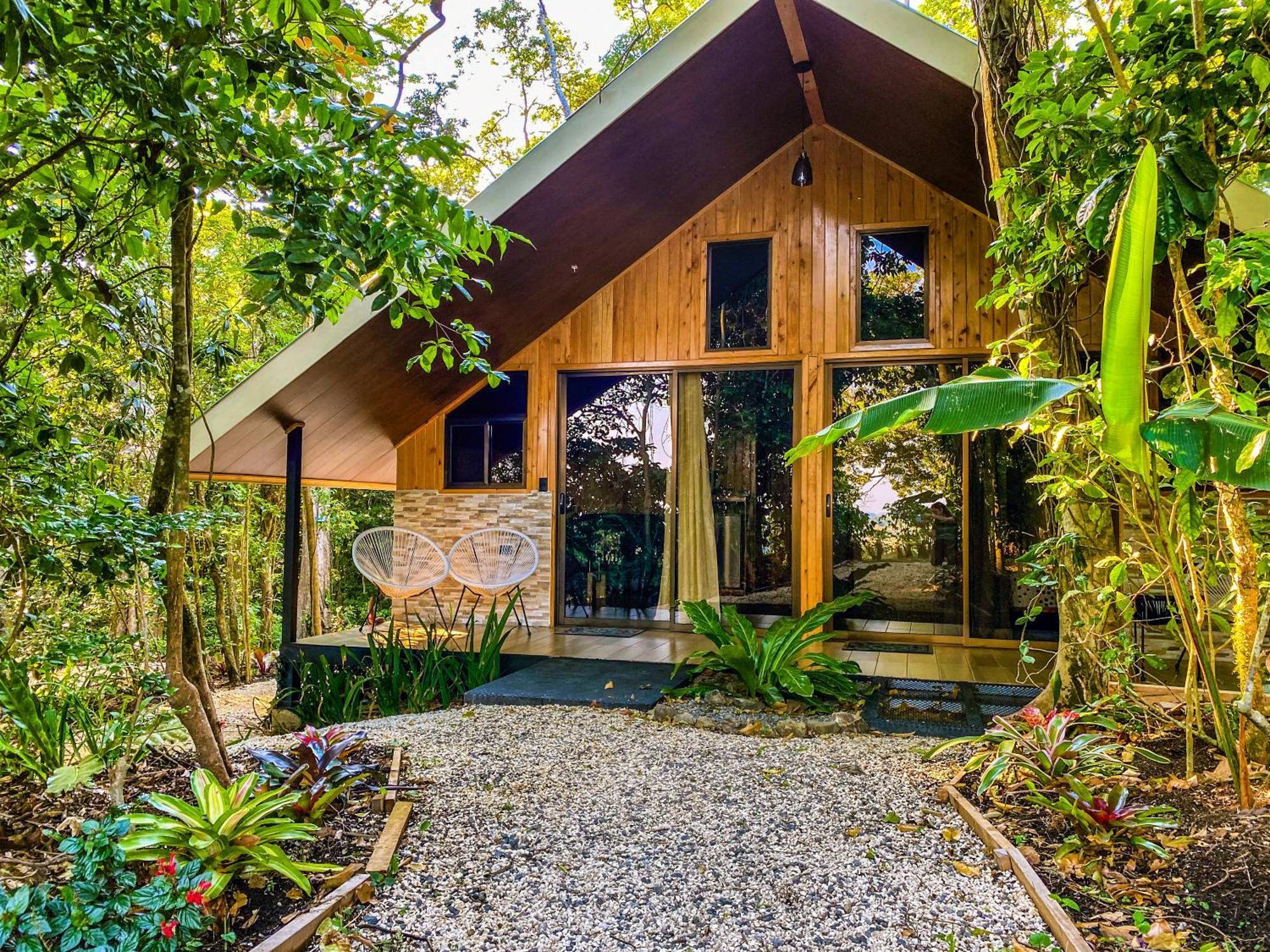 Lodge Tityra
