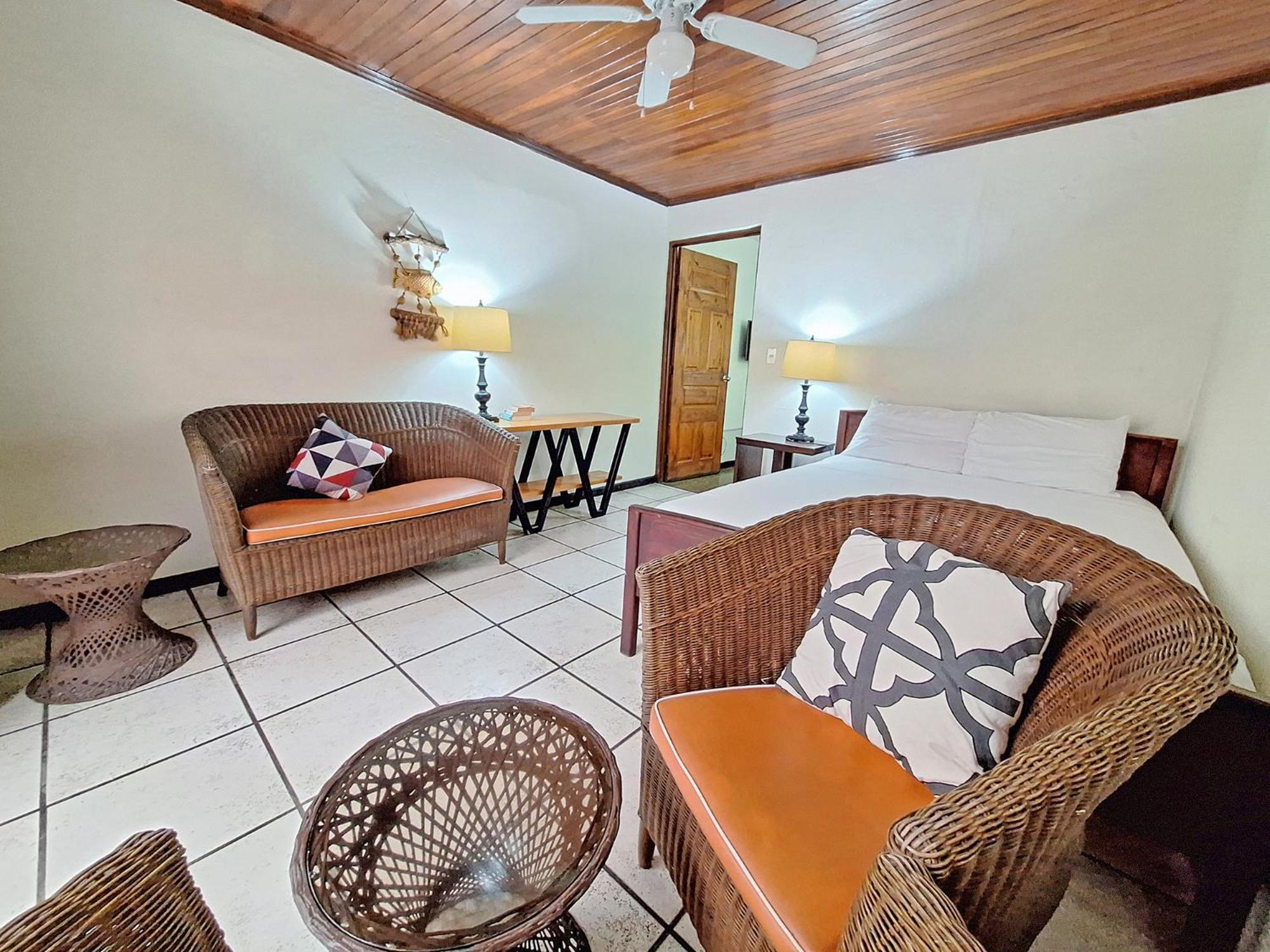 Colours Oasis Adult Only 3*