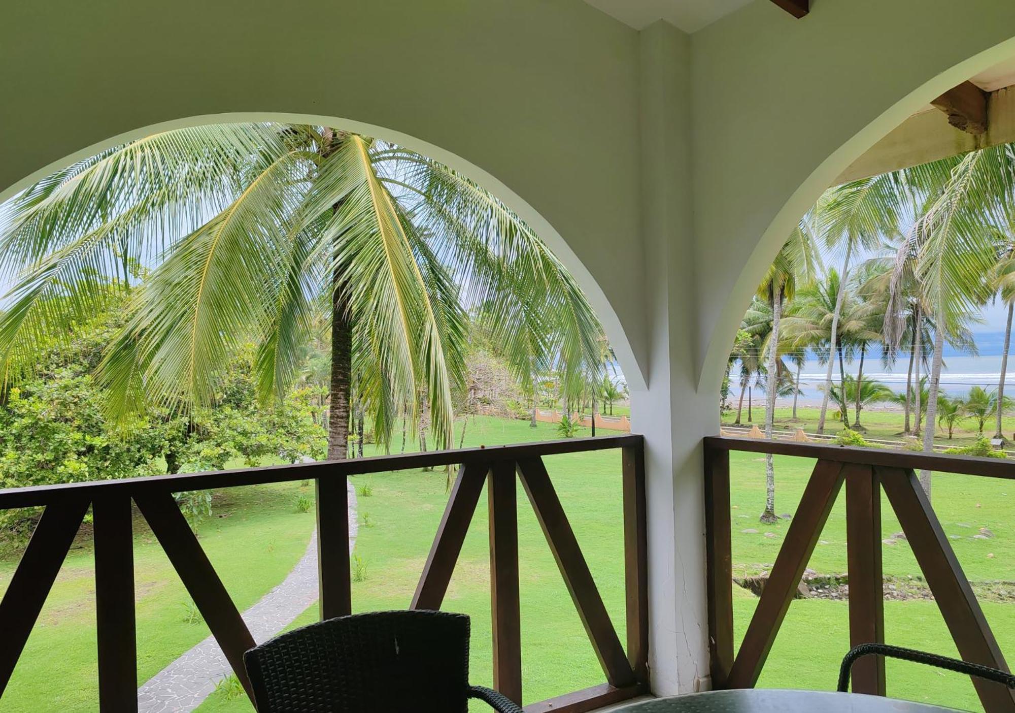 Marenaz Oceanfront Hotel