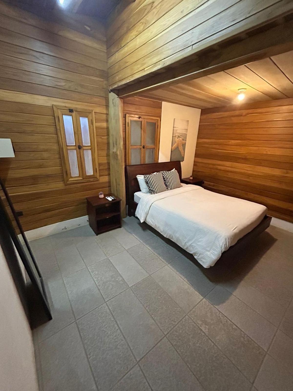 Casa Aura: Beachfront Premium Hostel *