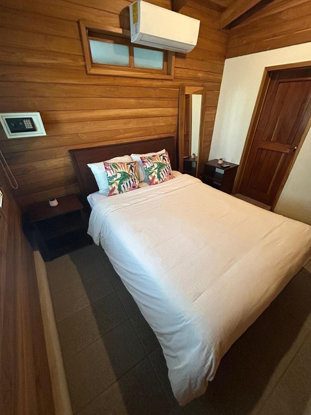 Casa Aura: Beachfront Premium Tamarindo