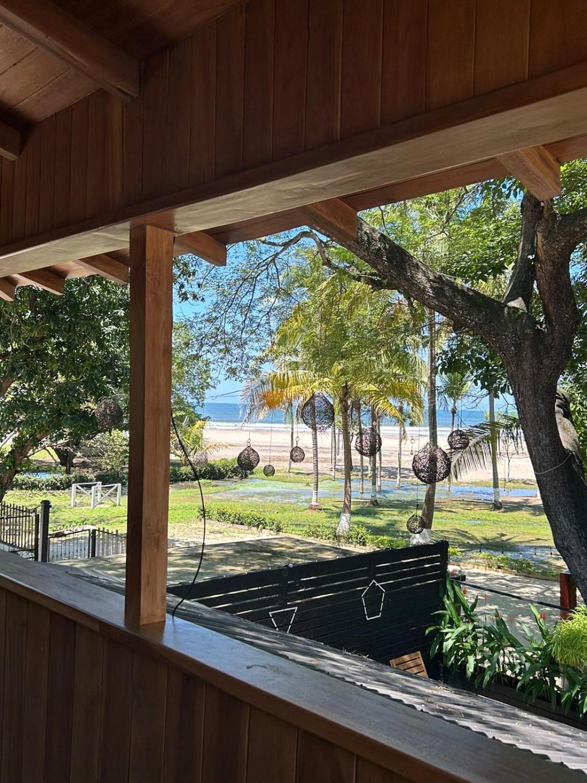 Casa Aura: Beachfront Premium Tamarindo