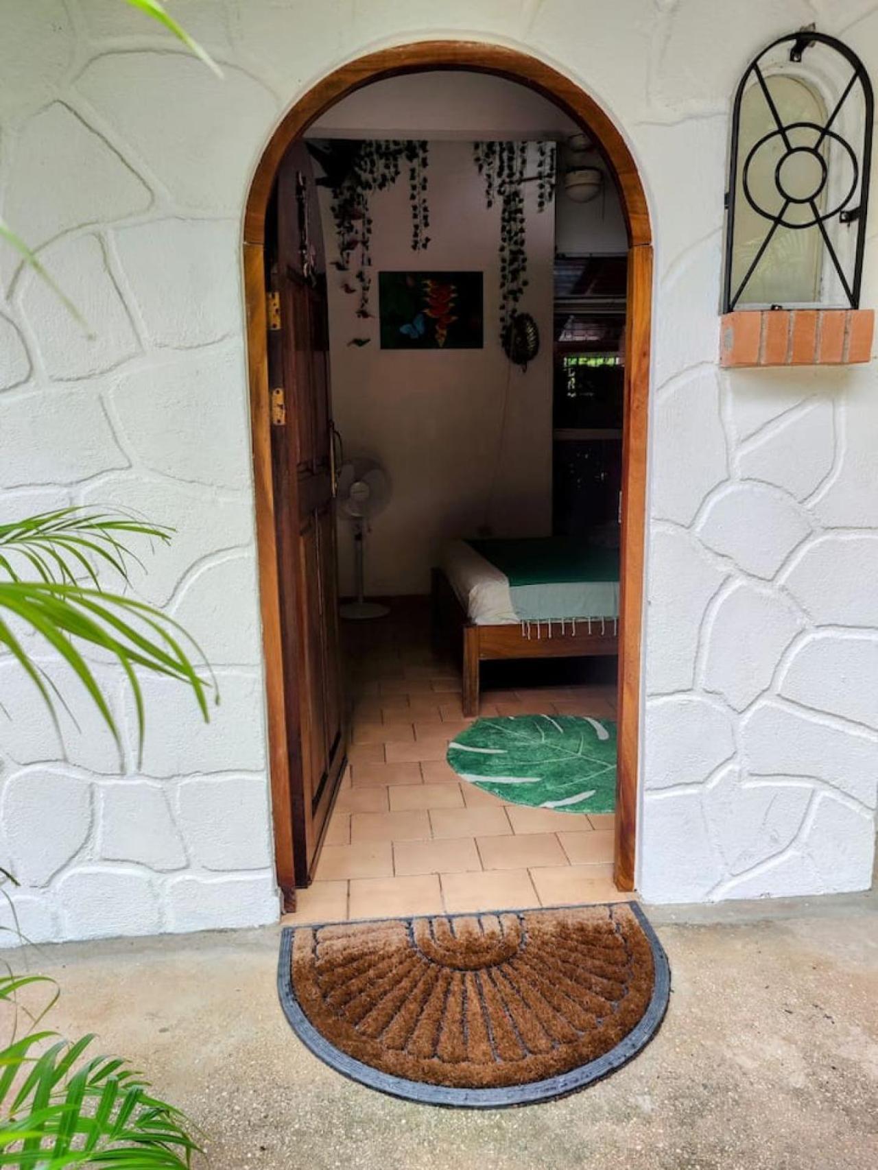 Tico Tiki Vacation Villa, 3 Bedroom *