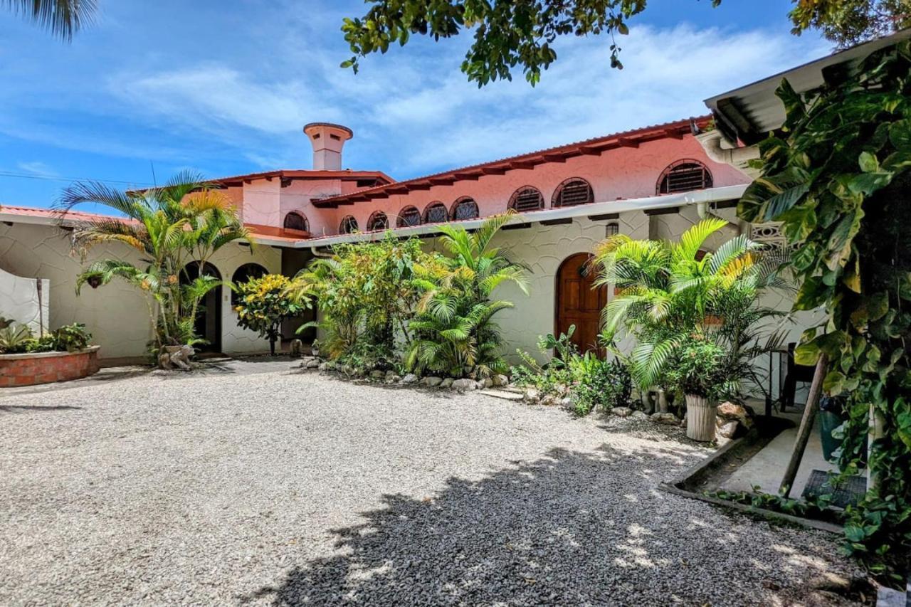 Tico Tiki Vacation Villa, 3 Bedroom Holiday home *