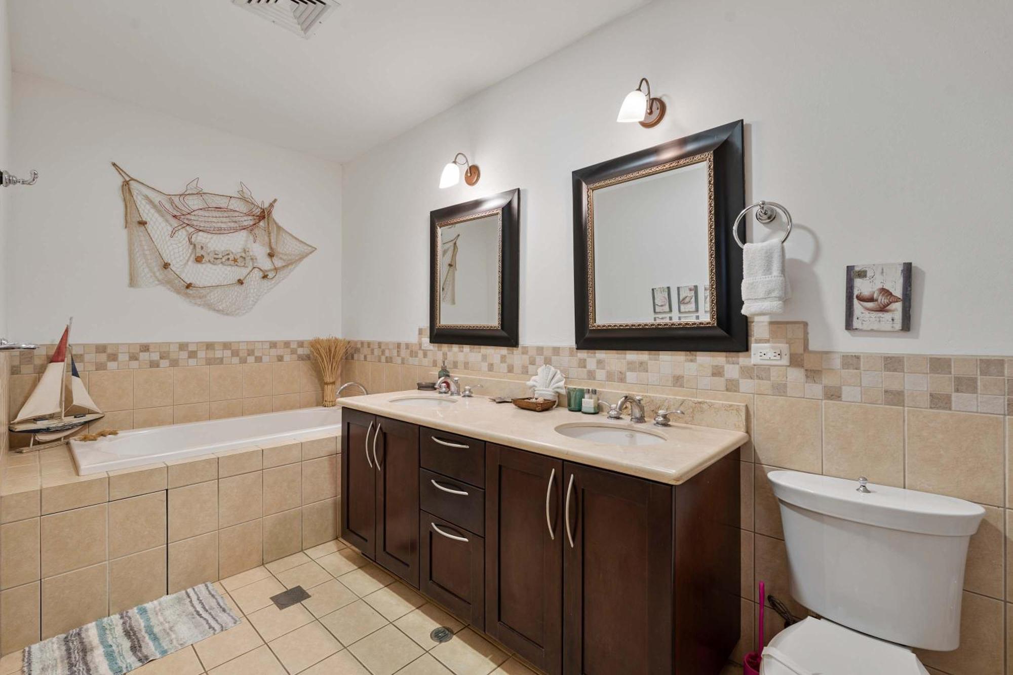 2 Bd Steps To Beach Apartment